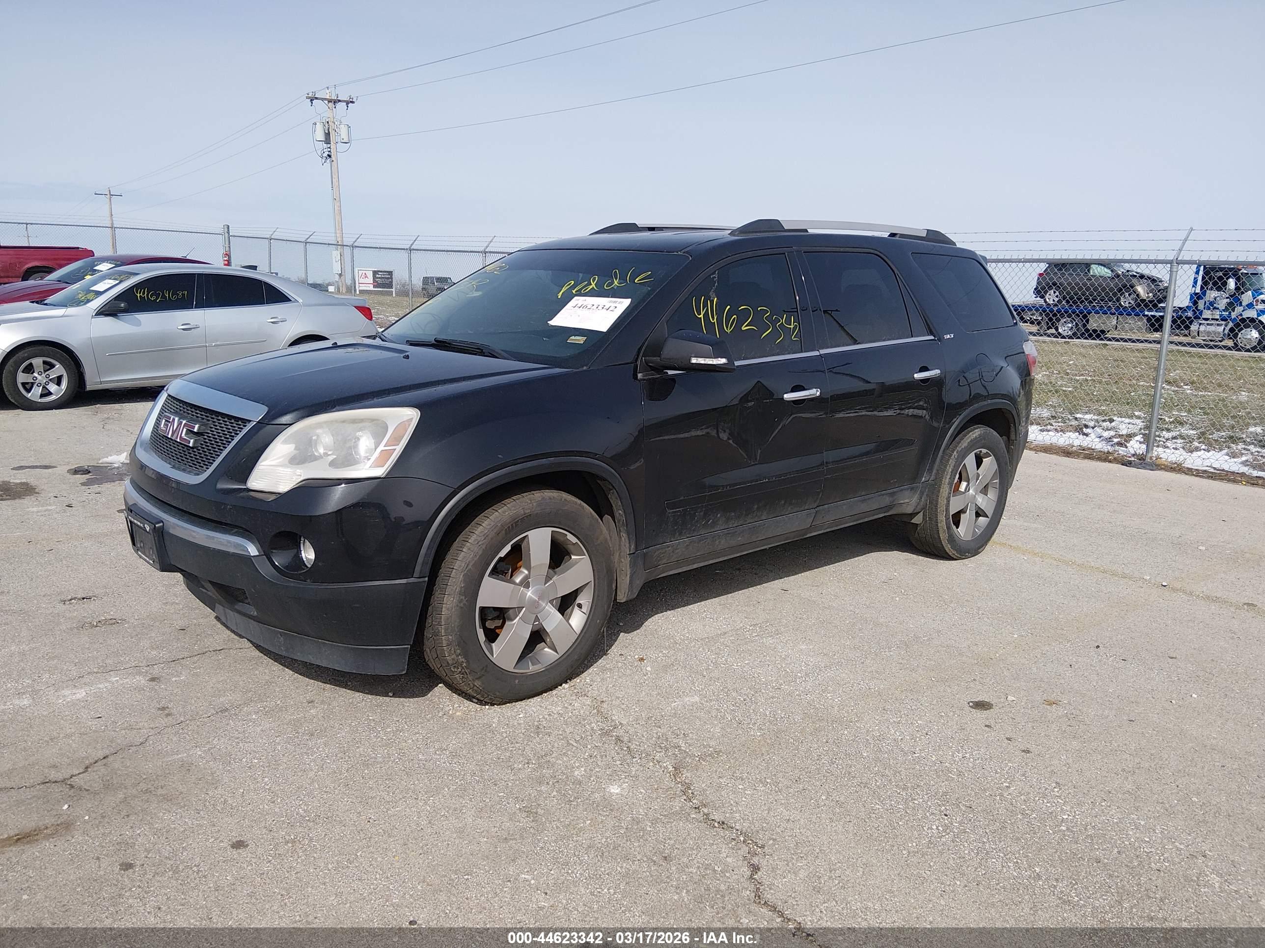 GMC ACADIA image 2