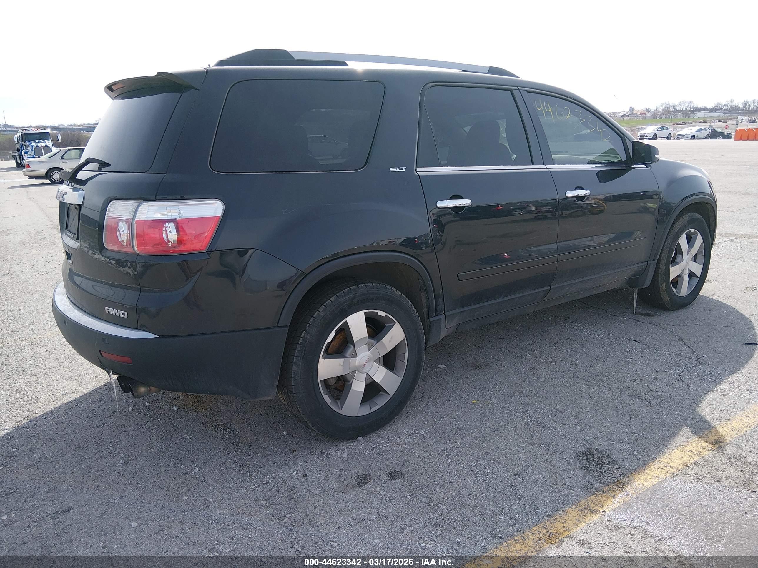 GMC ACADIA image 4