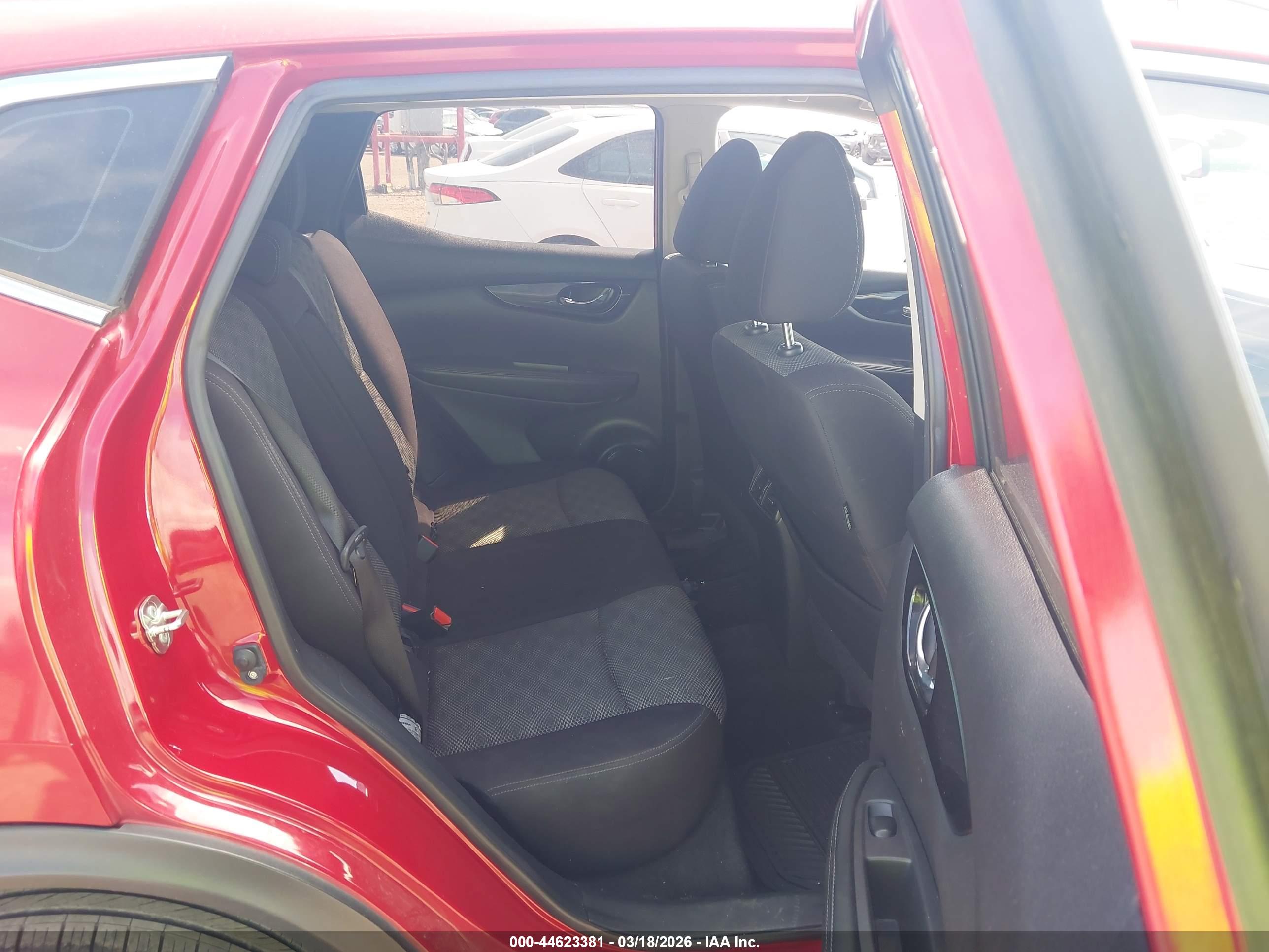 NISSAN ROGUE image 8