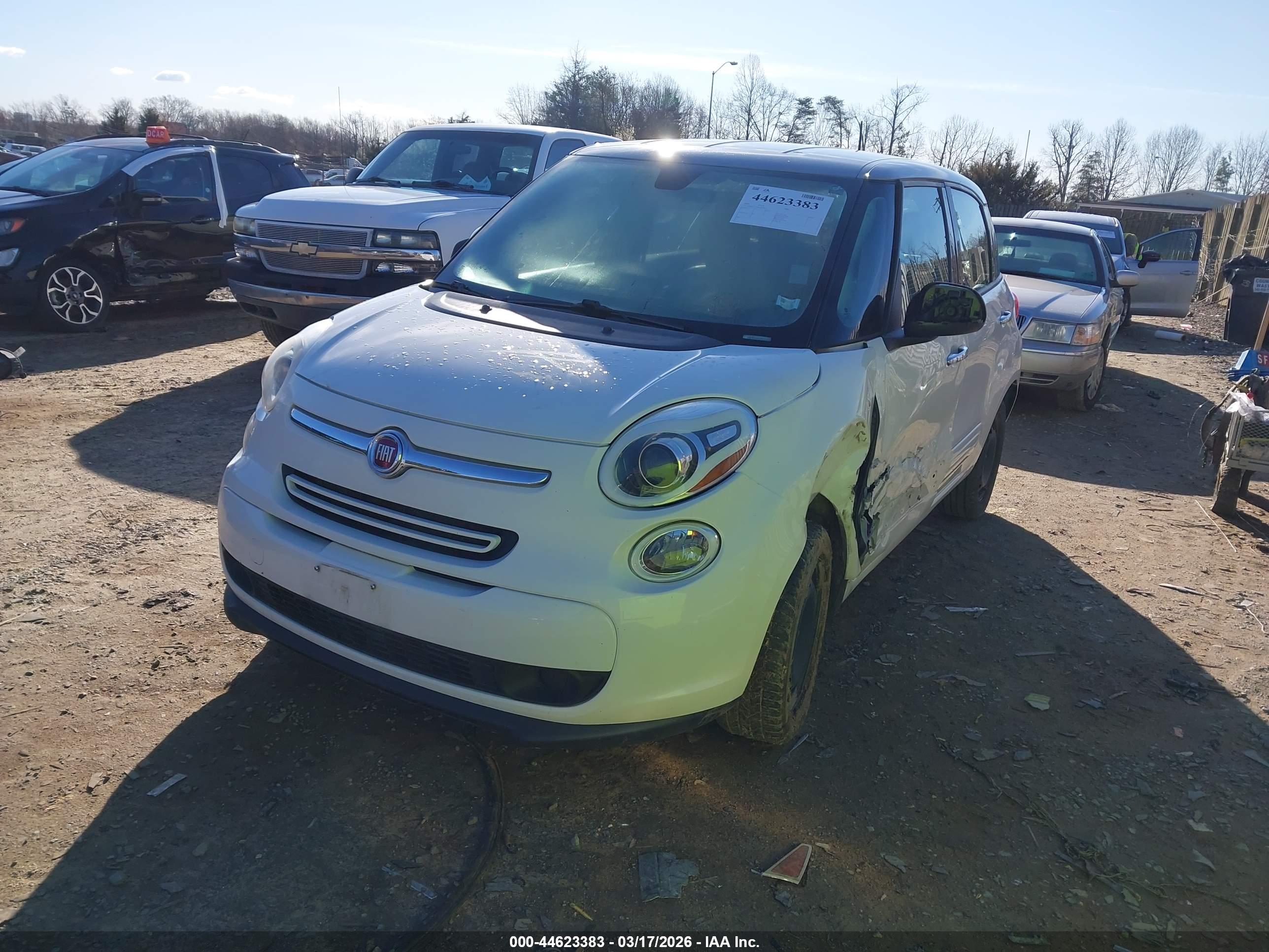FIAT 500L image 2