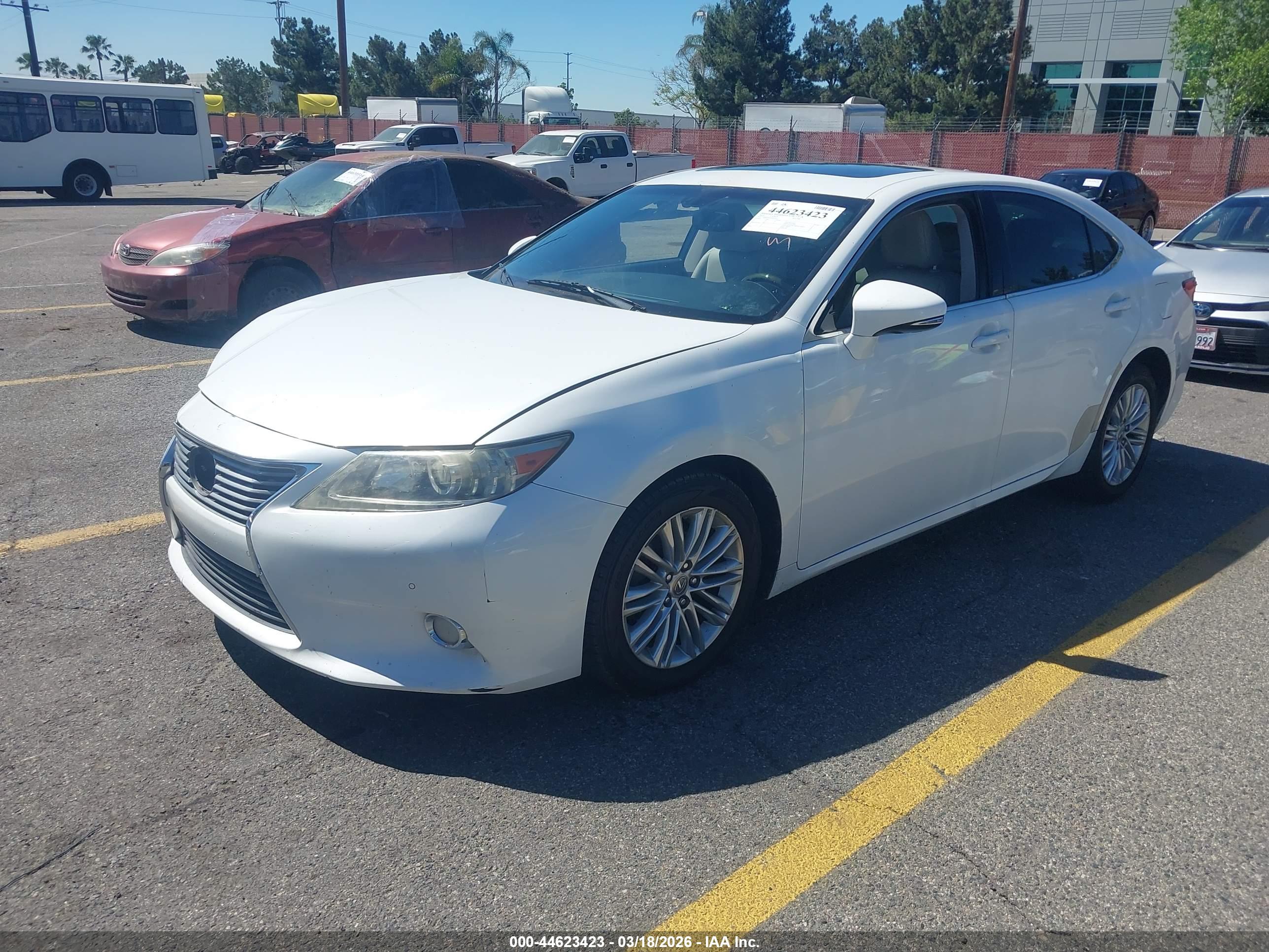 LEXUS ES image 2