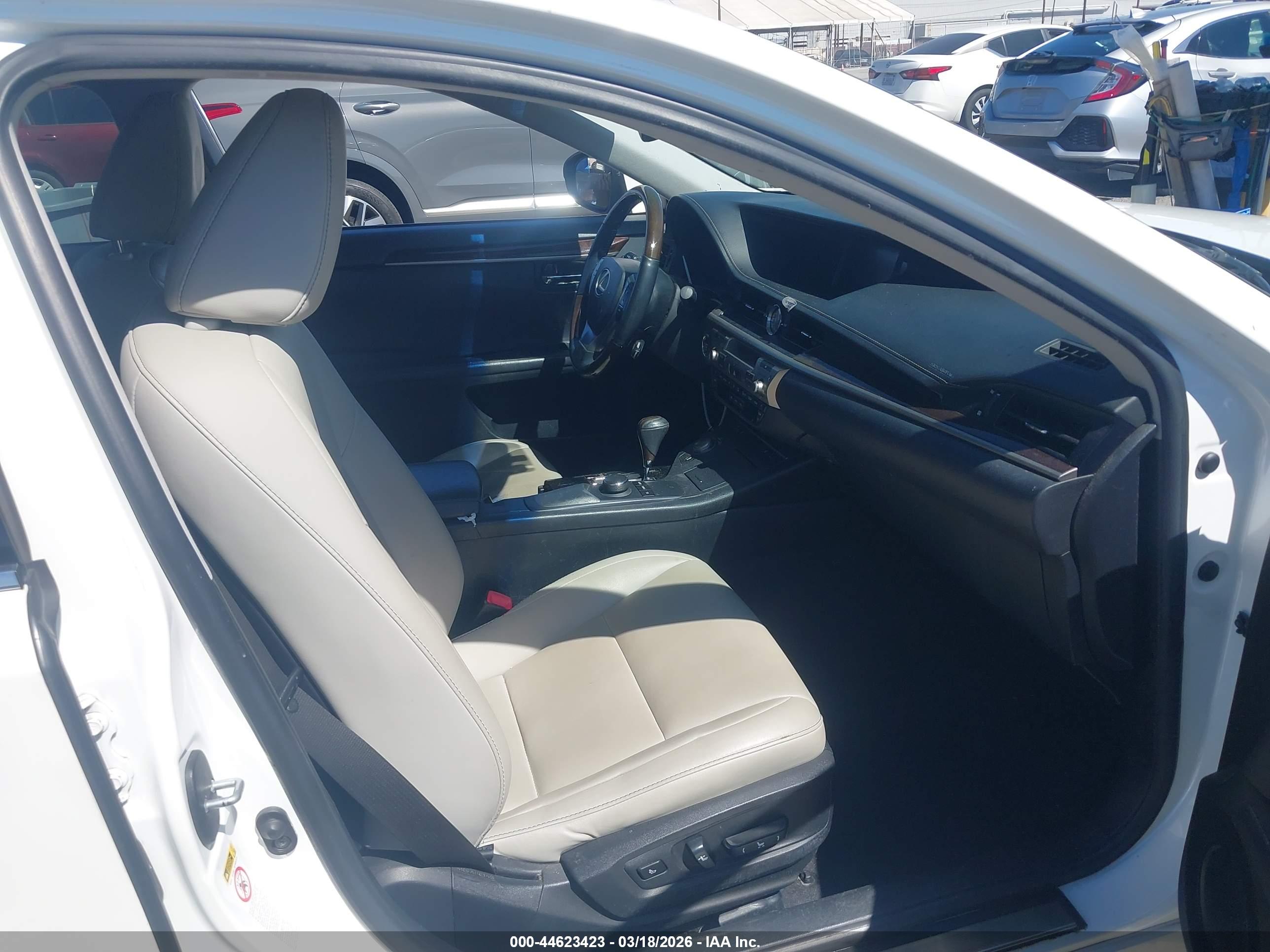 LEXUS ES image 5