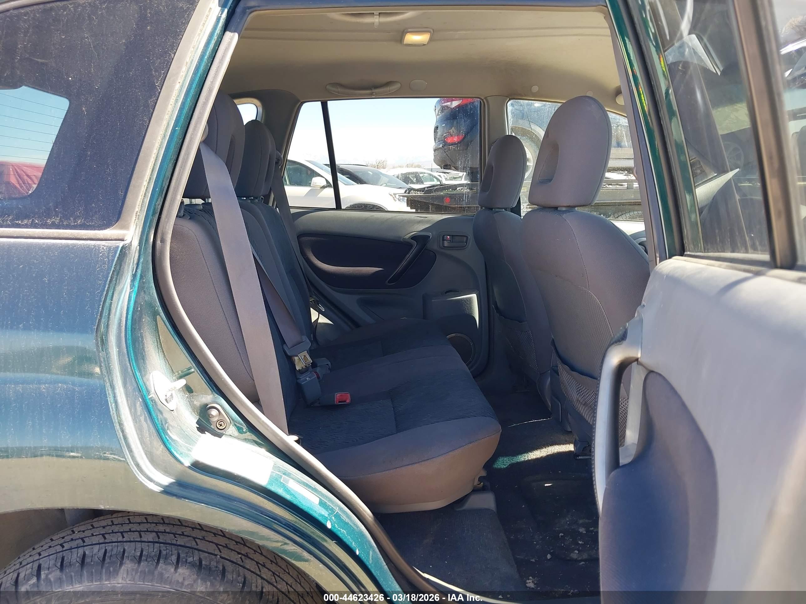 TOYOTA RAV4 image 8