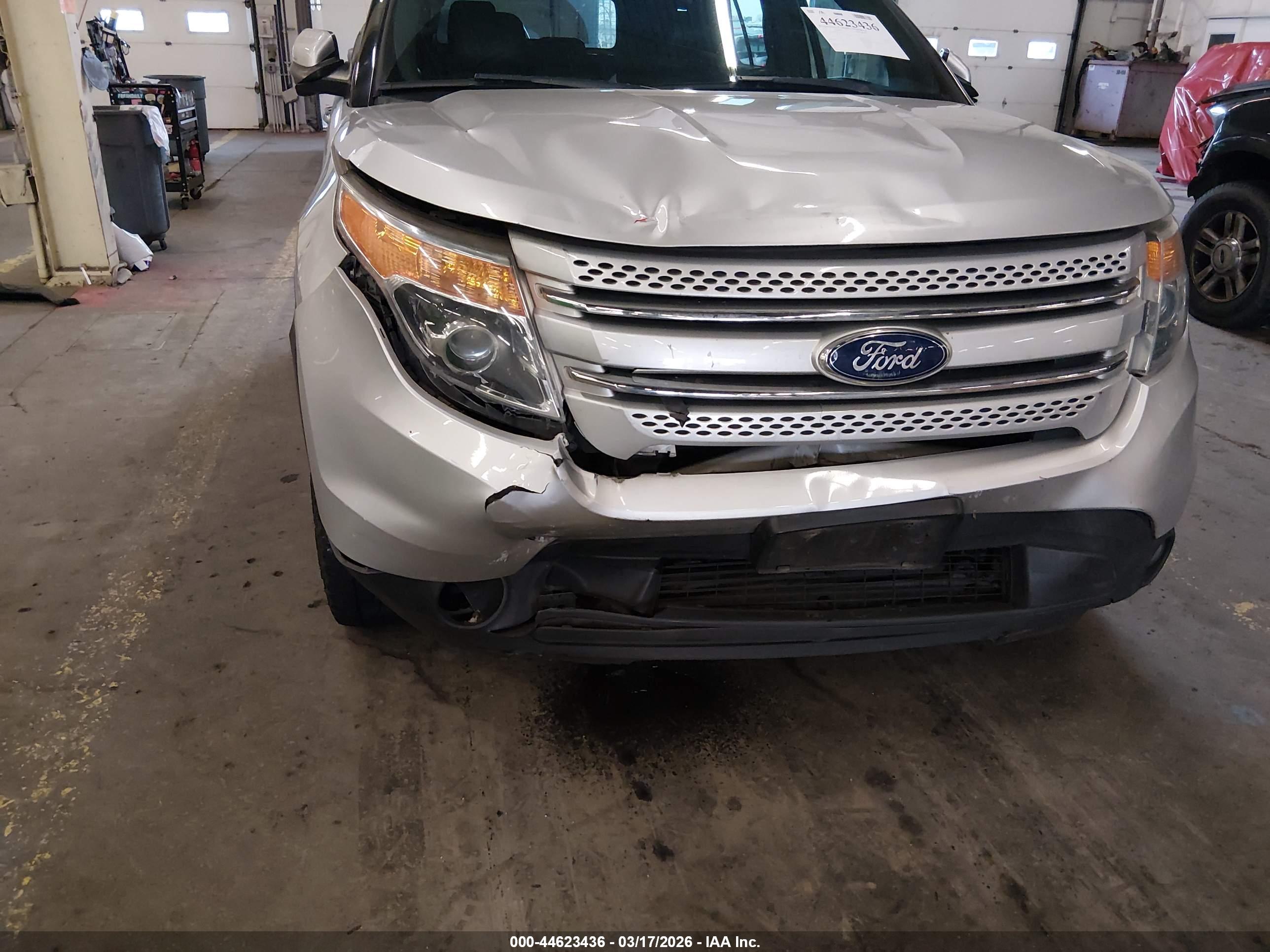 FORD EXPLORER image 6