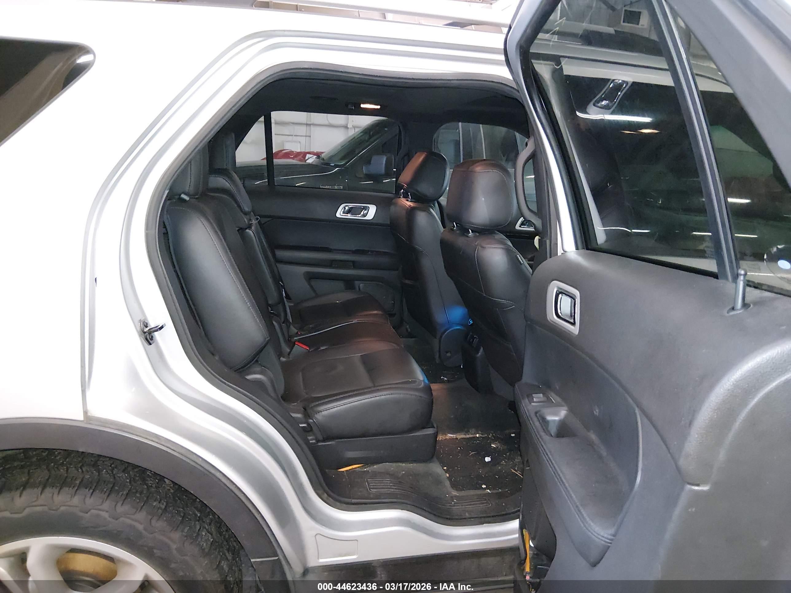 FORD EXPLORER image 8