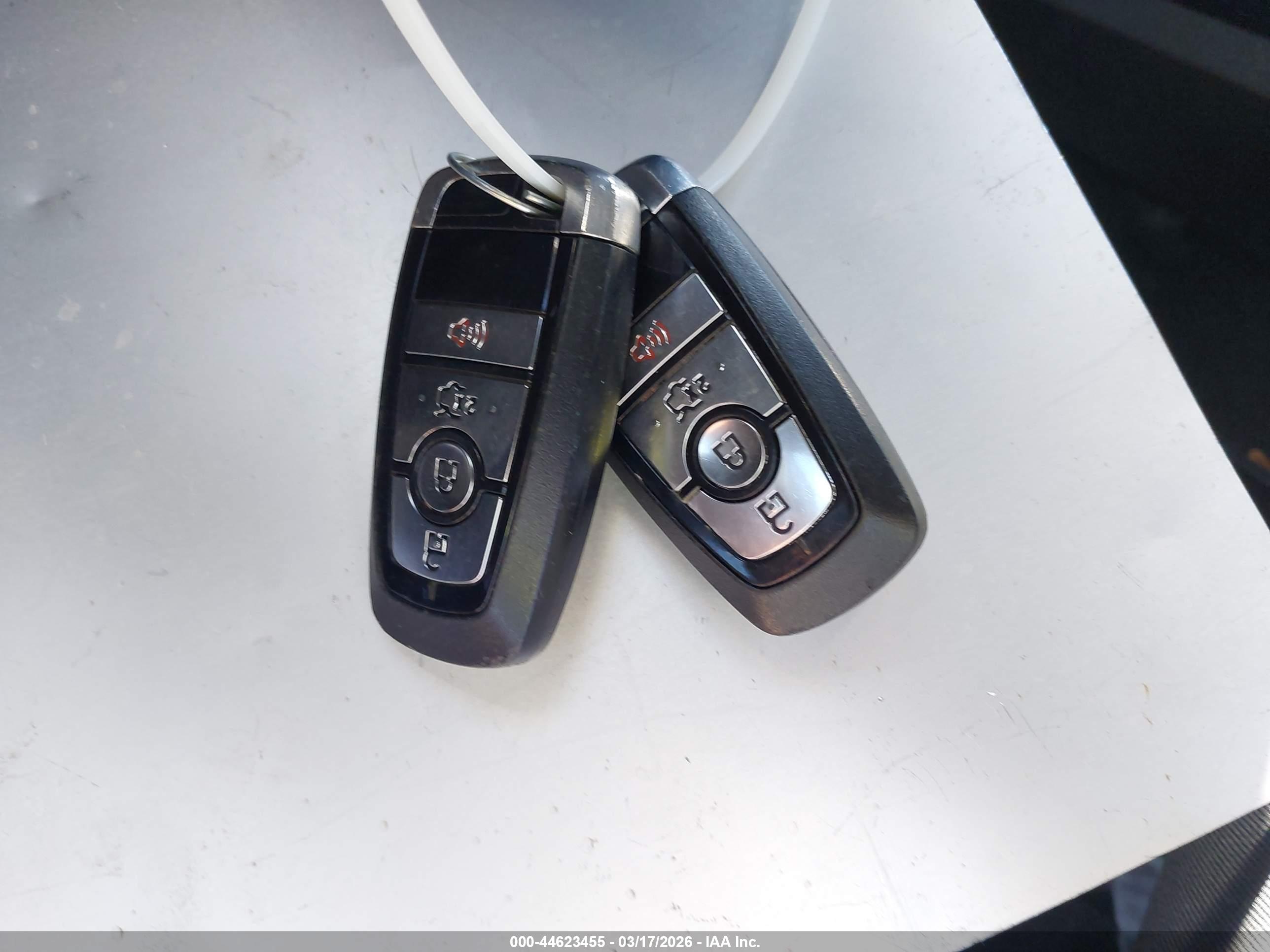 FORD FUSION image 11