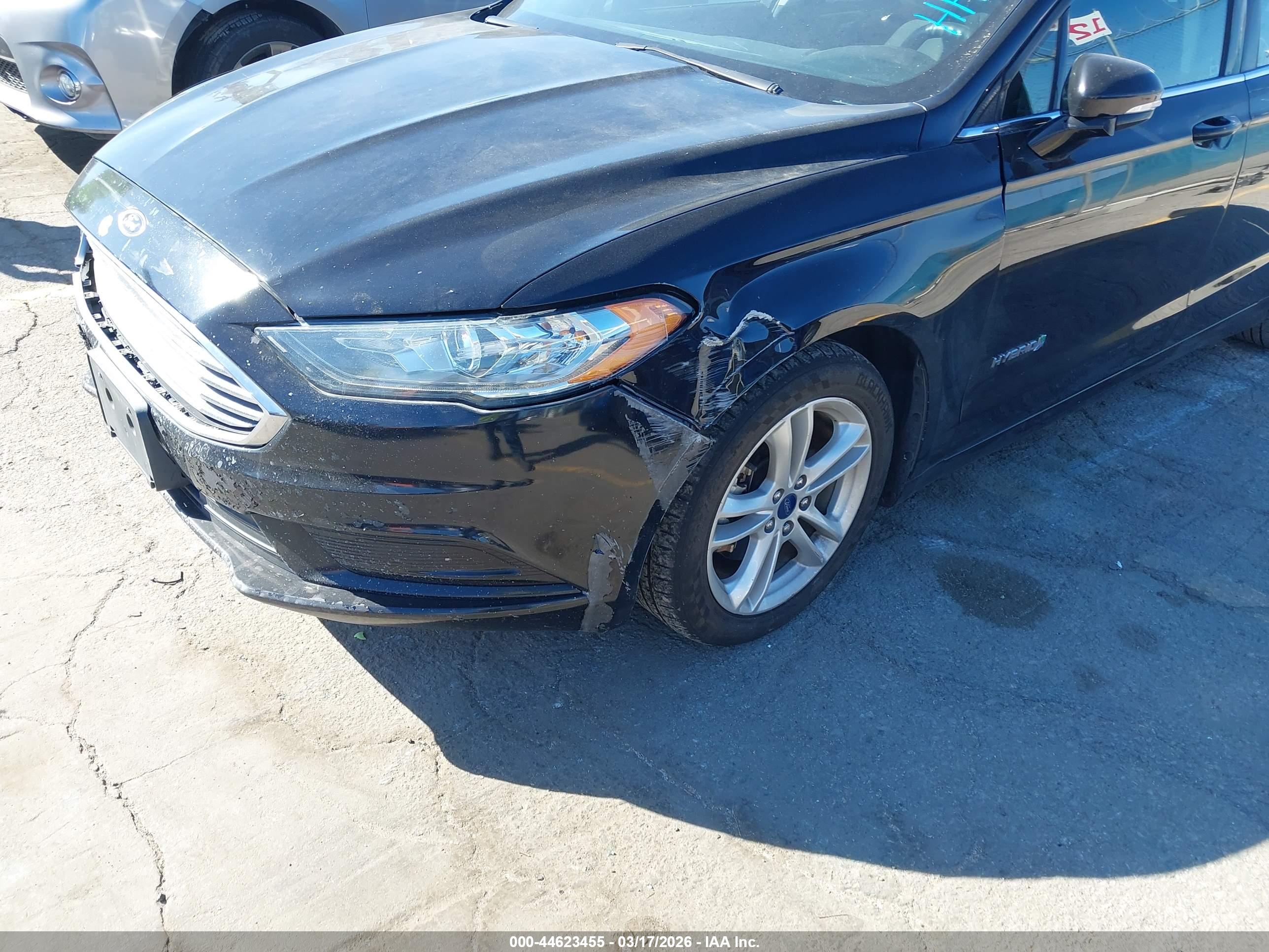 FORD FUSION image 6