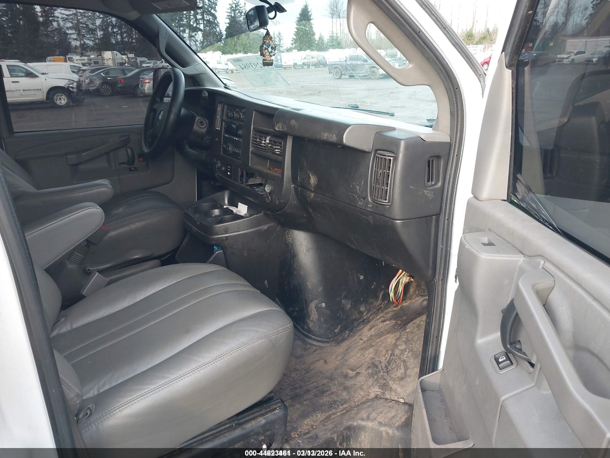 CHEVROLET EXPRESS image 5