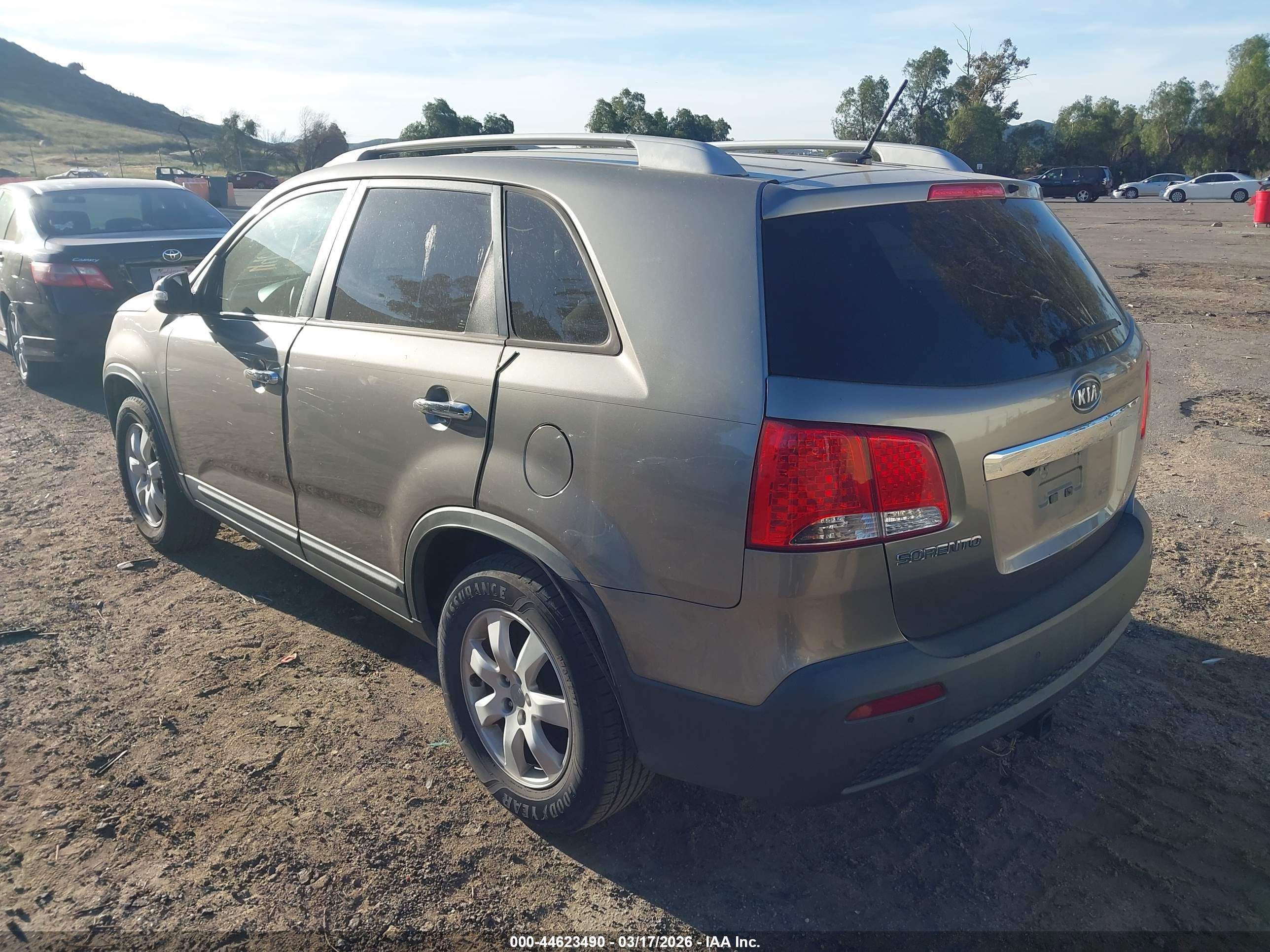 KIA SORENTO image 3