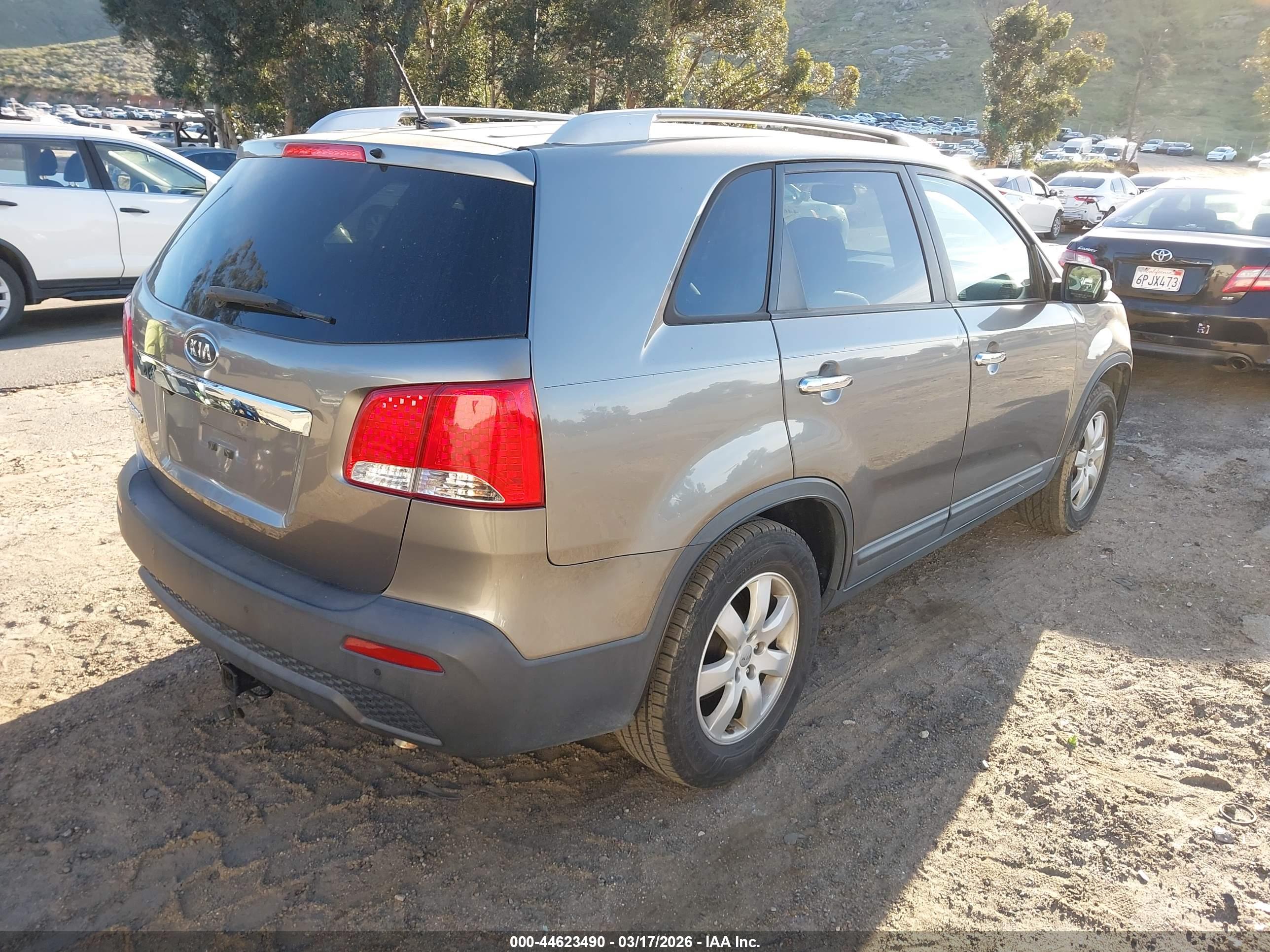 KIA SORENTO image 4