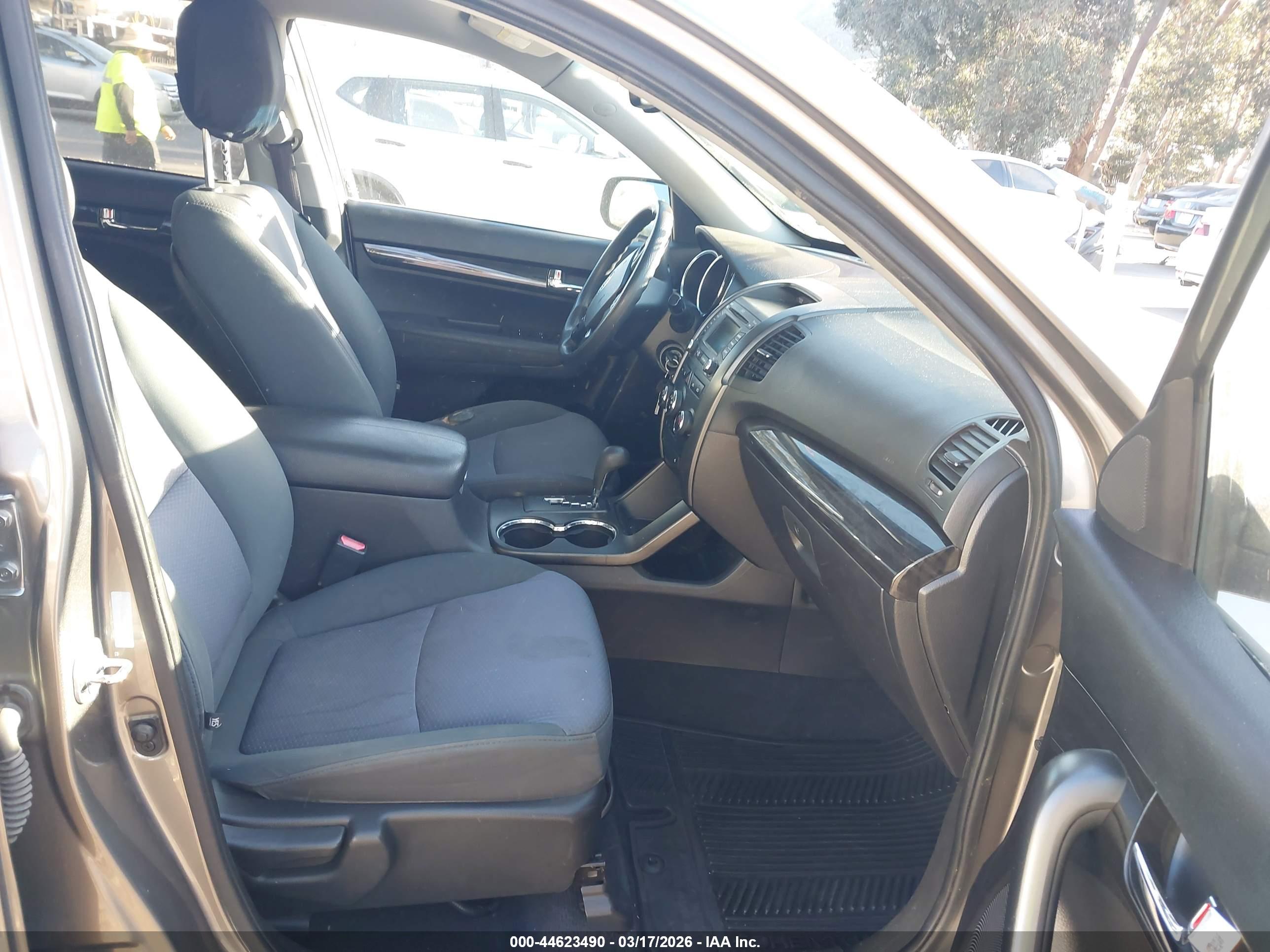 KIA SORENTO image 5