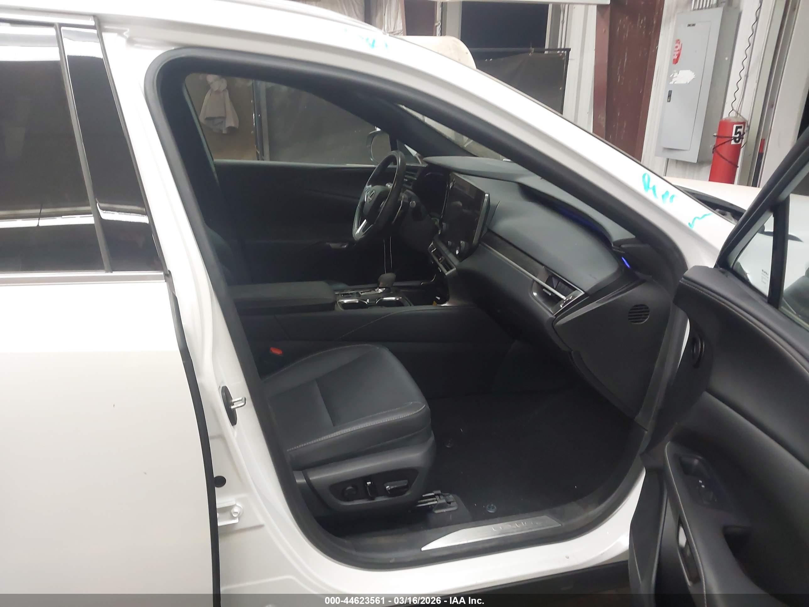 LEXUS RX image 5