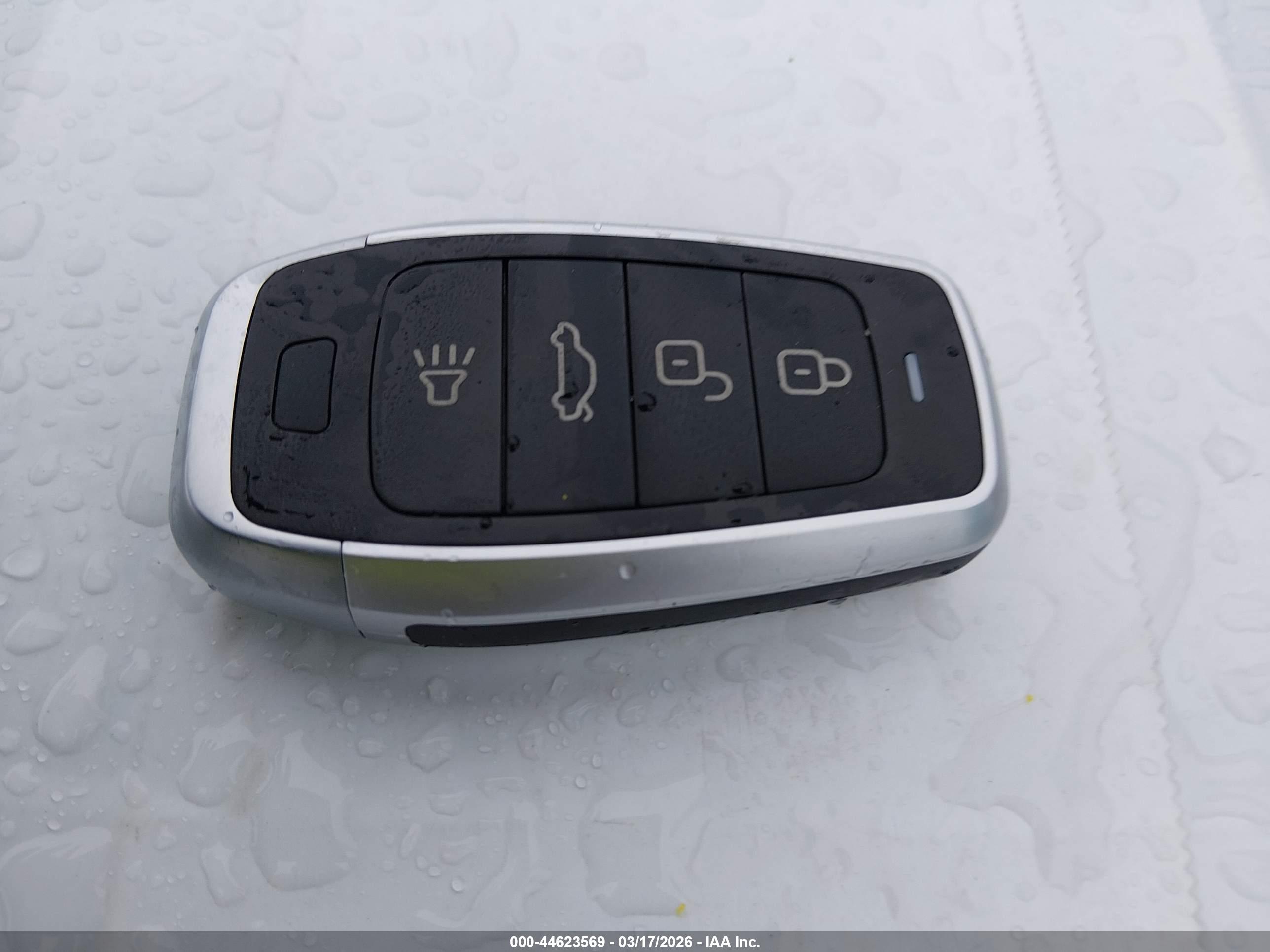 CHRYSLER 300 image 11