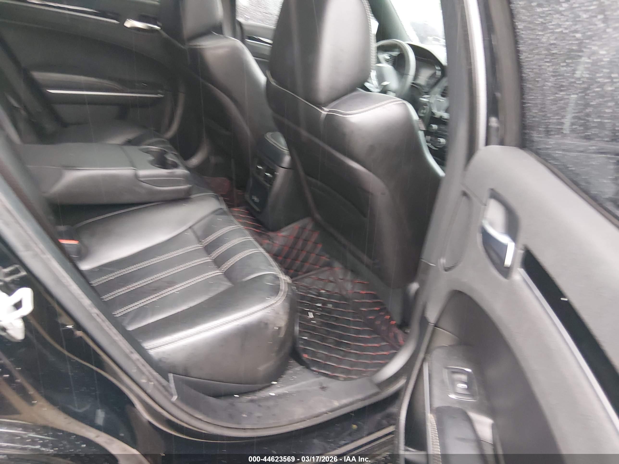 CHRYSLER 300 image 8
