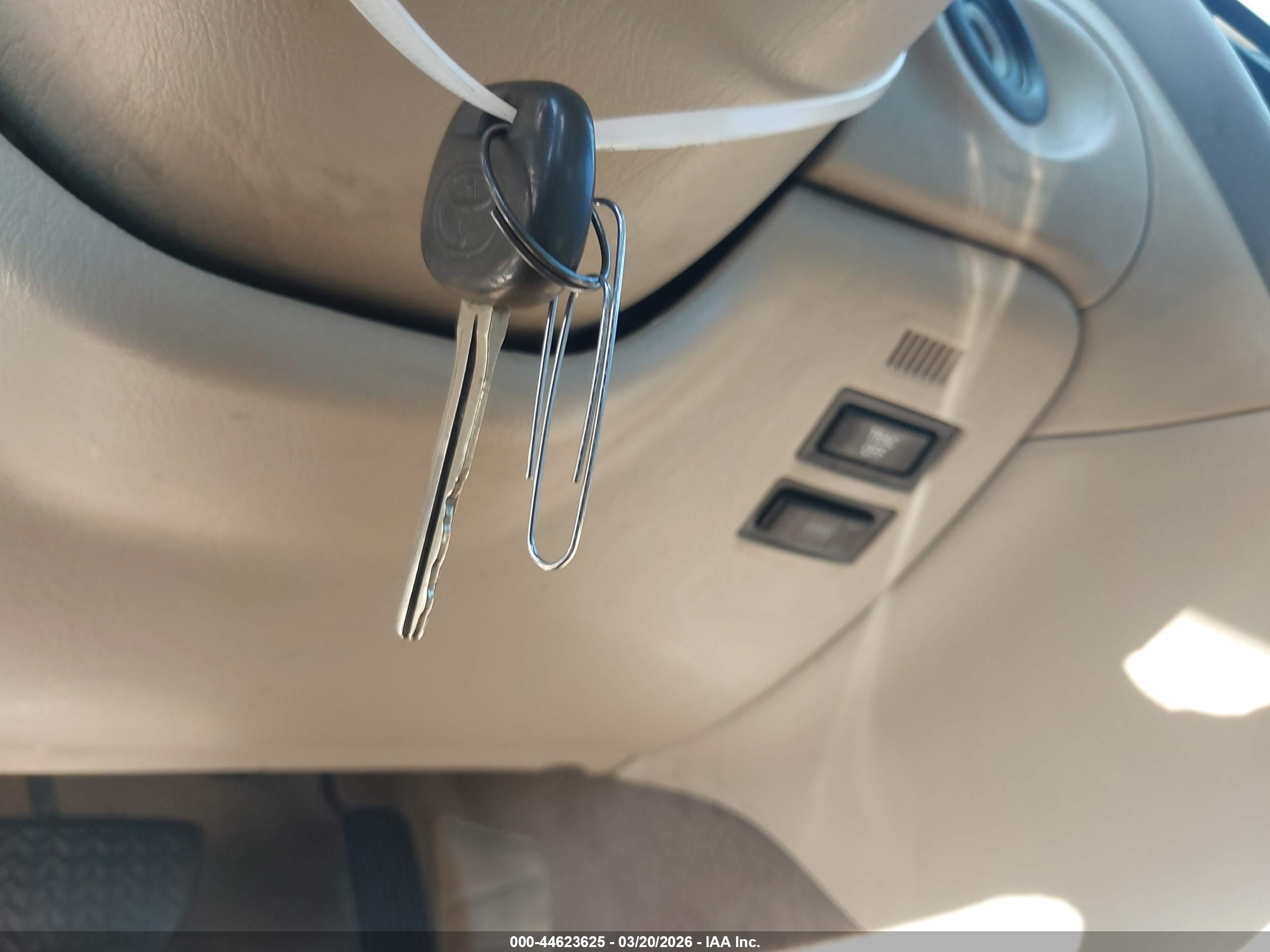 TOYOTA AVALON image 11