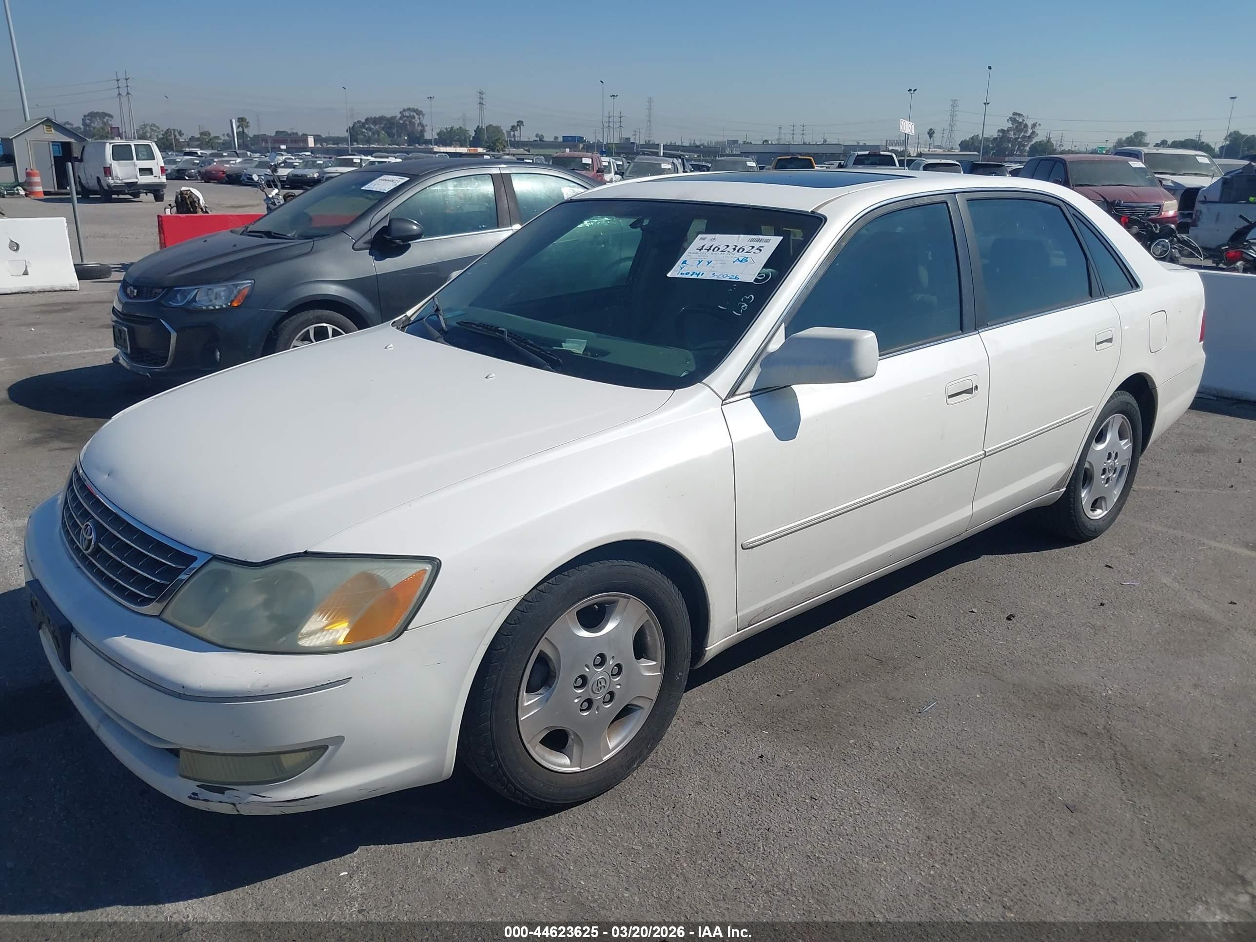 TOYOTA AVALON image 2