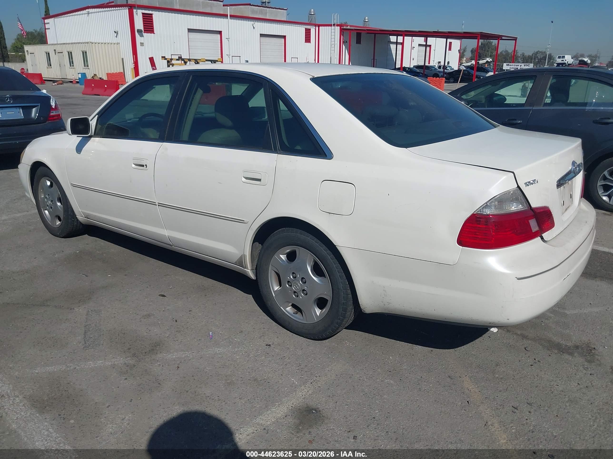 TOYOTA AVALON image 3