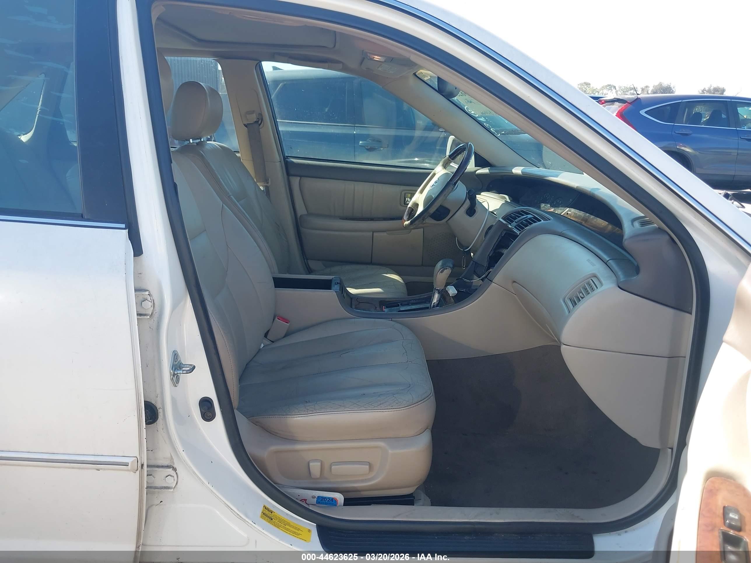 TOYOTA AVALON image 5