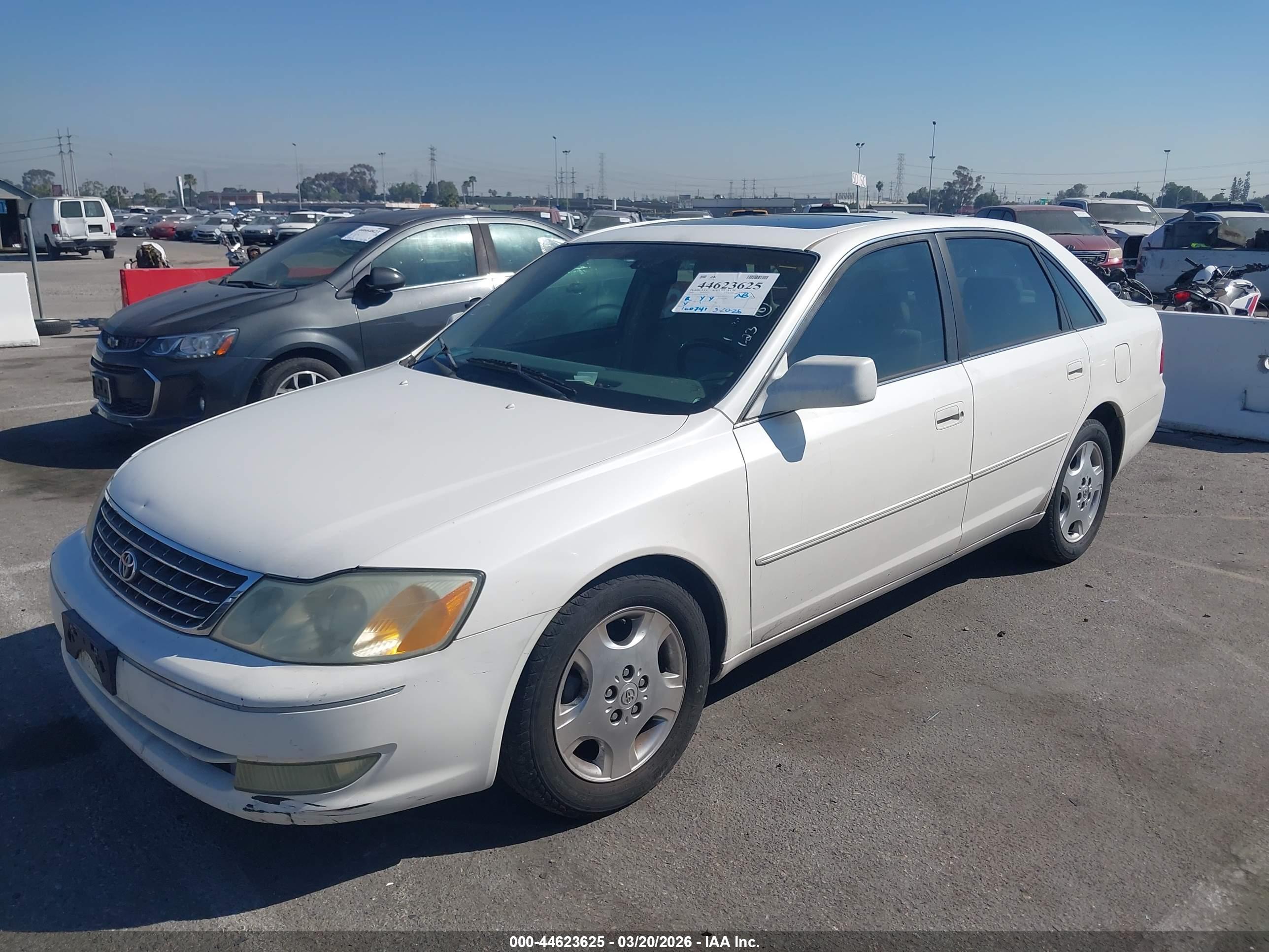 TOYOTA AVALON image 6