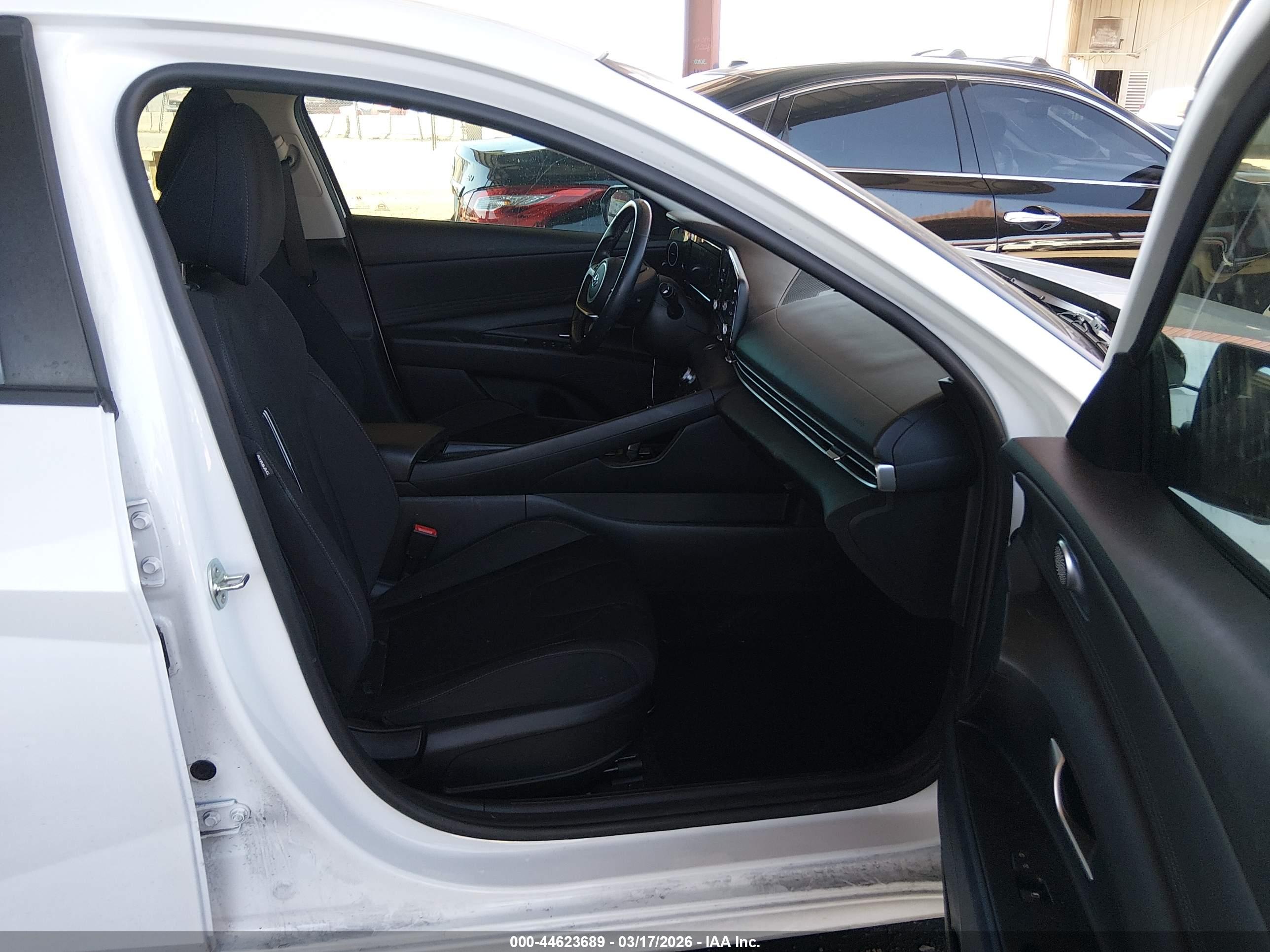 HYUNDAI ELANTRA image 5