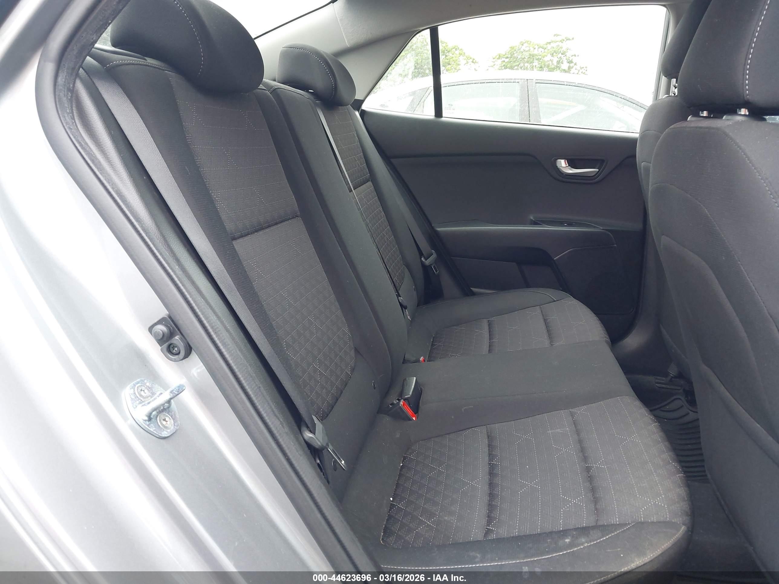 KIA RIO image 8