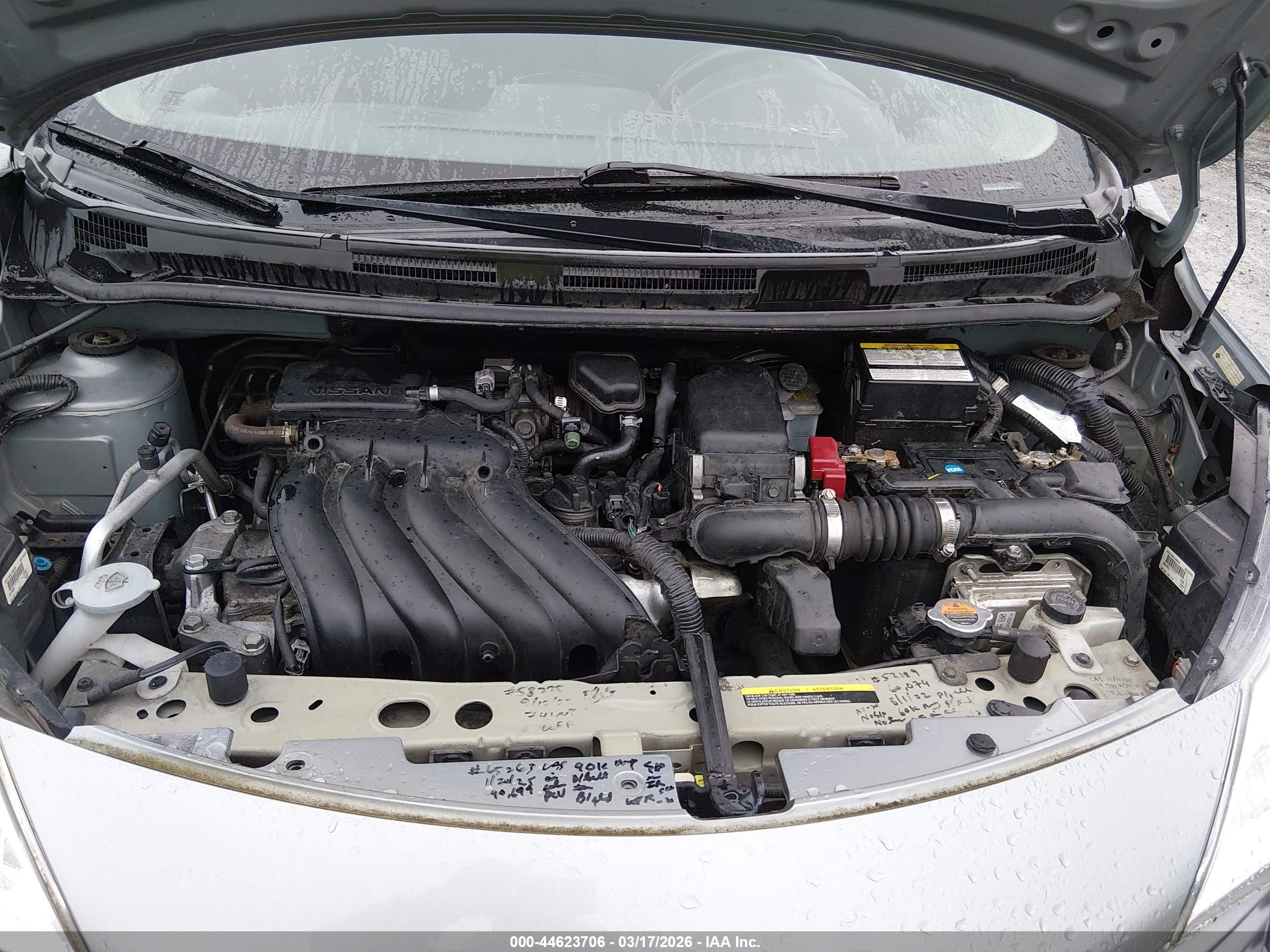 NISSAN VERSA image 10