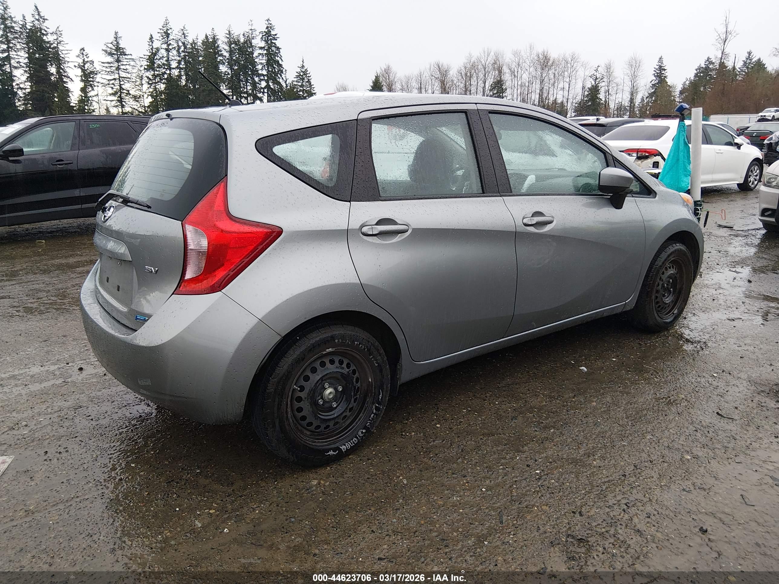 NISSAN VERSA image 4