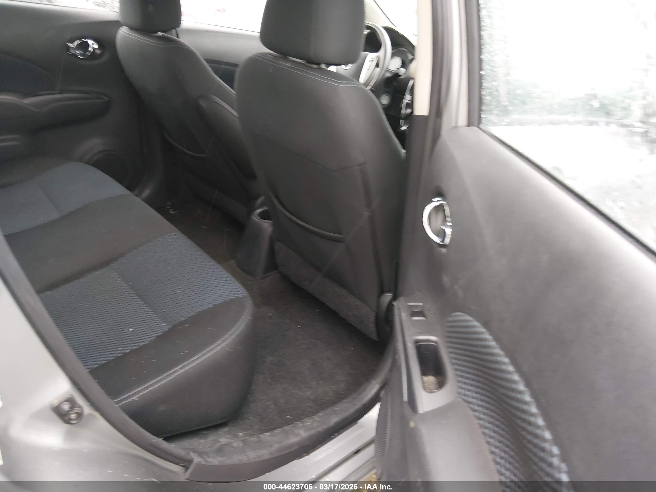 NISSAN VERSA image 8