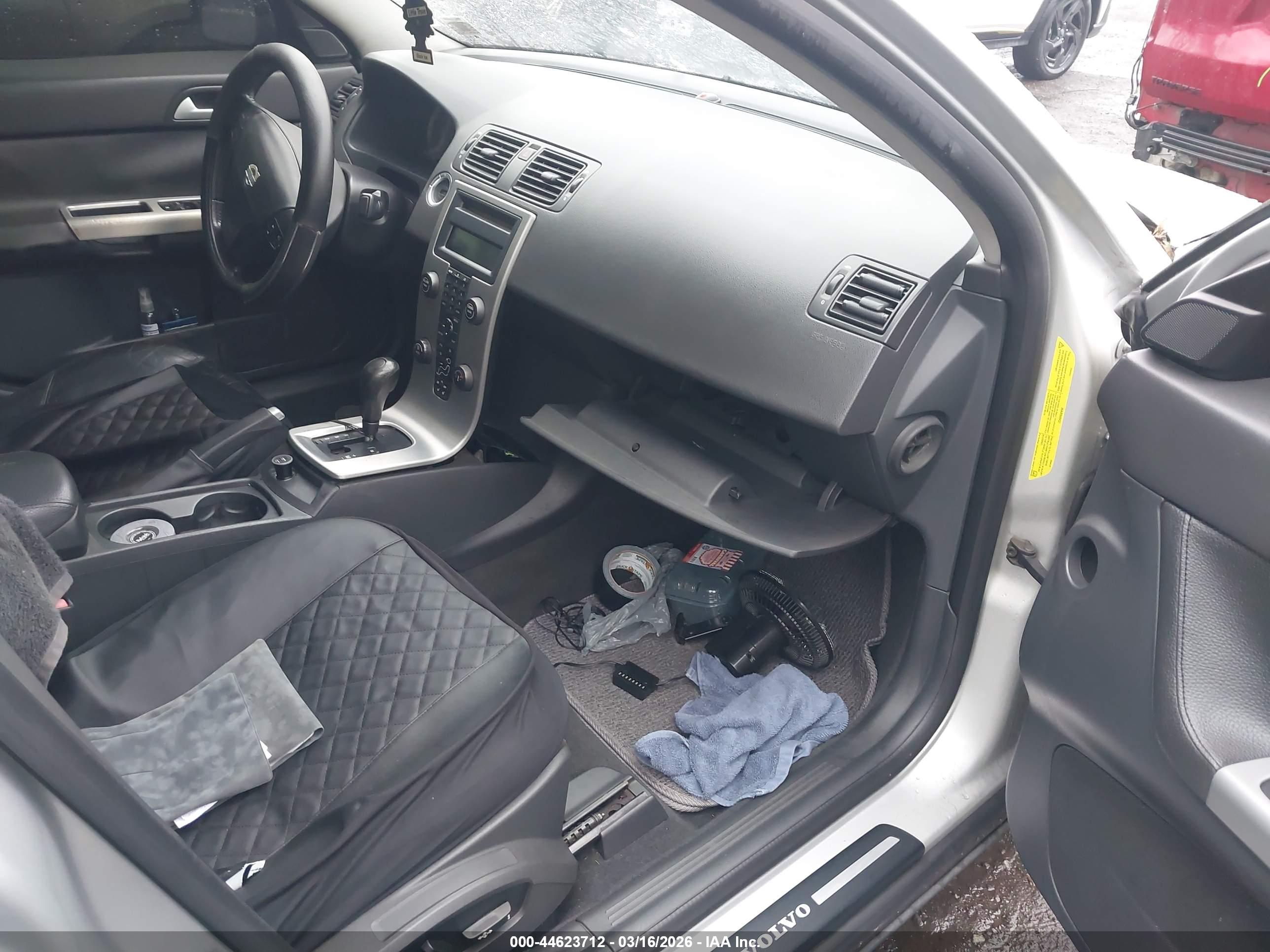 VOLVO S40 image 5