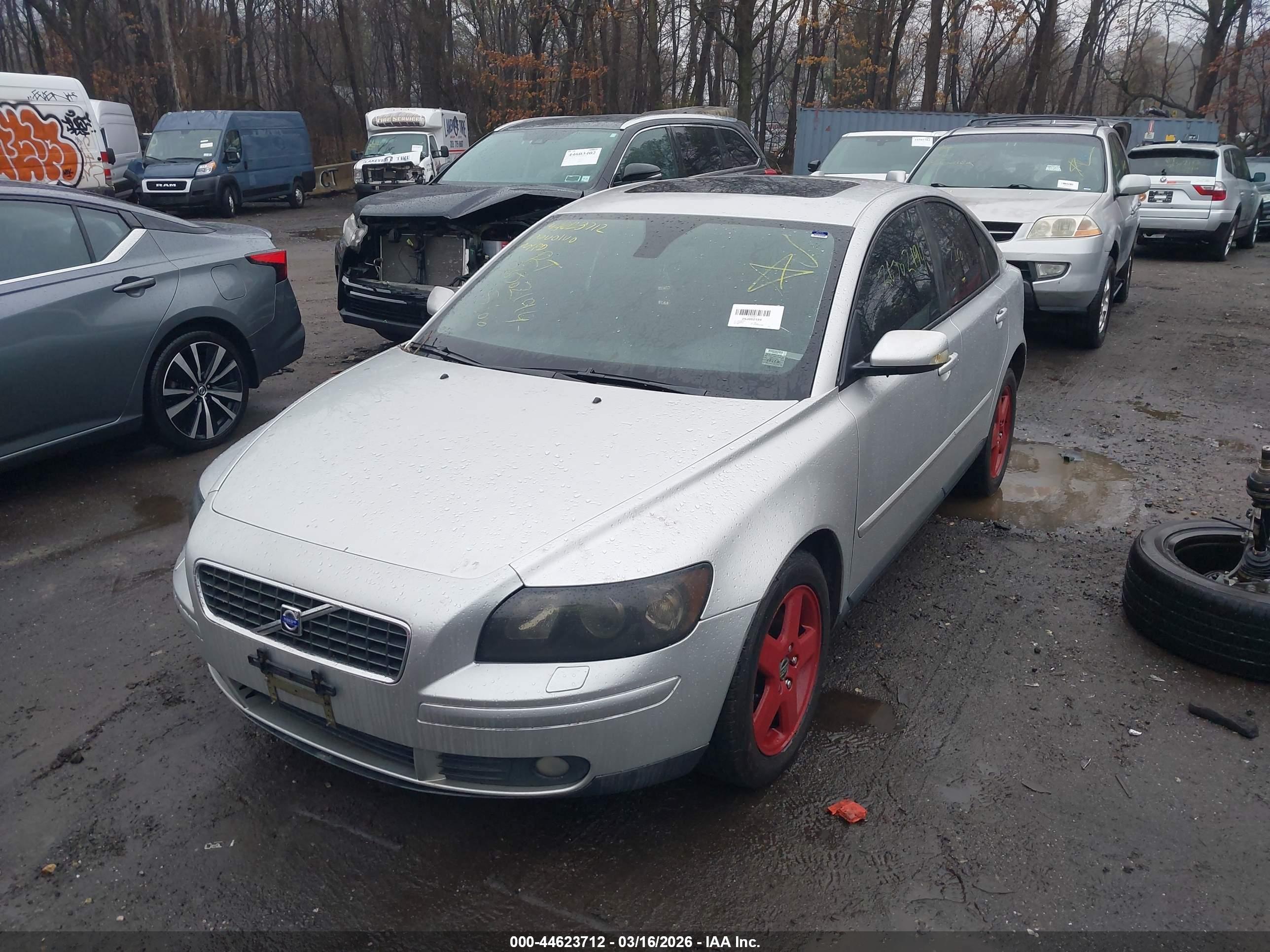 VOLVO S40 image 6
