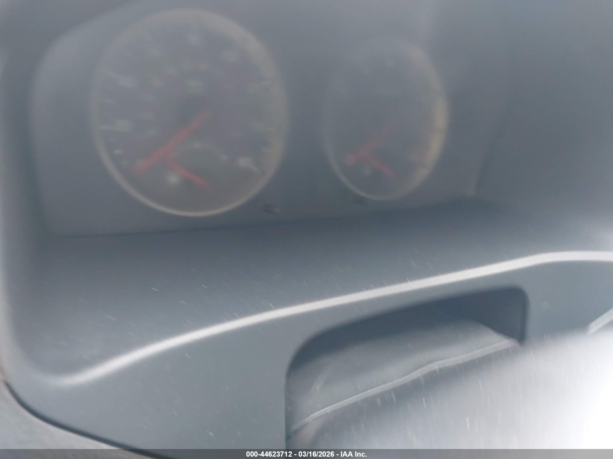 VOLVO S40 image 7