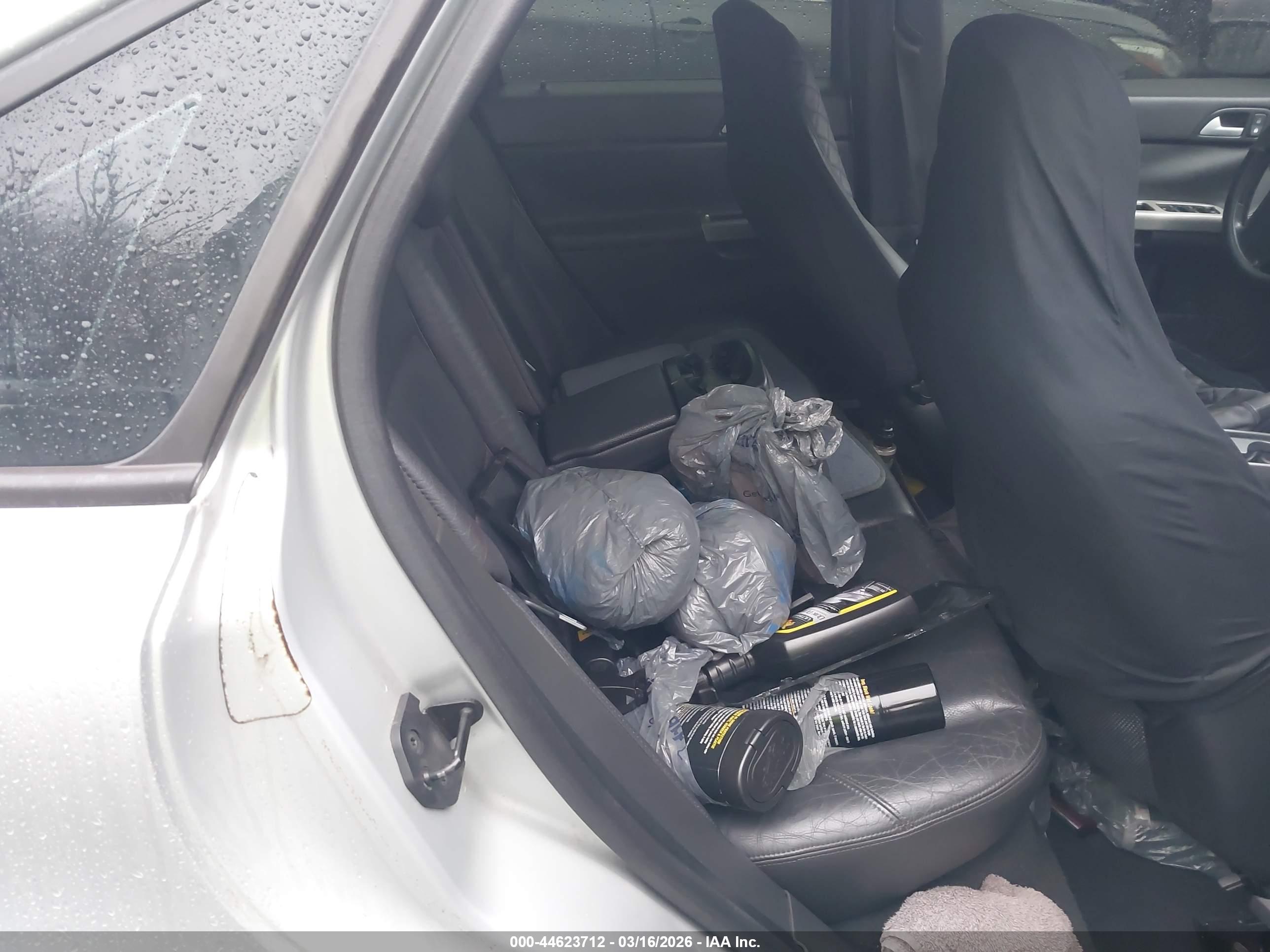 VOLVO S40 image 8