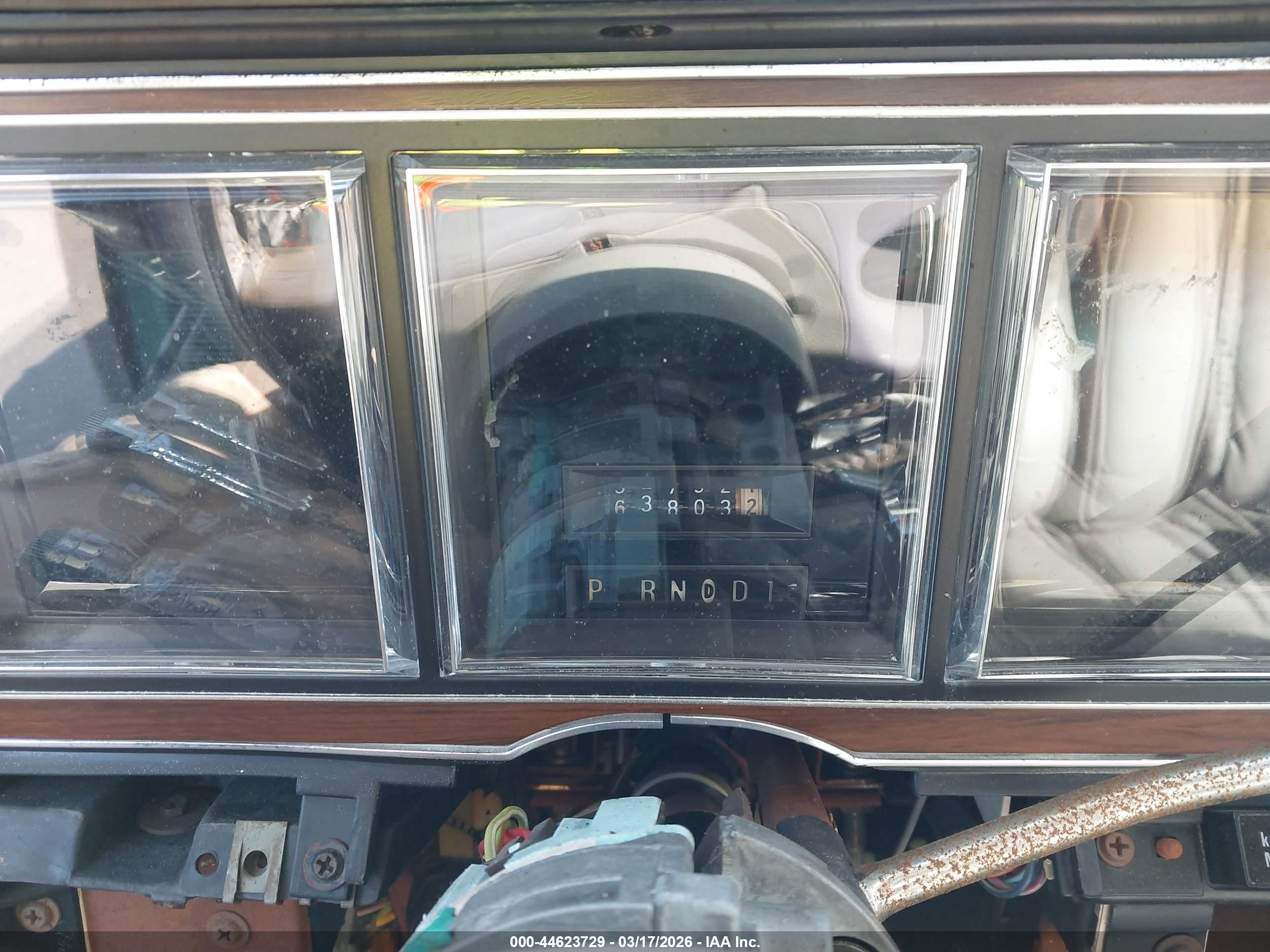 LINCOLN TOWN image 7
