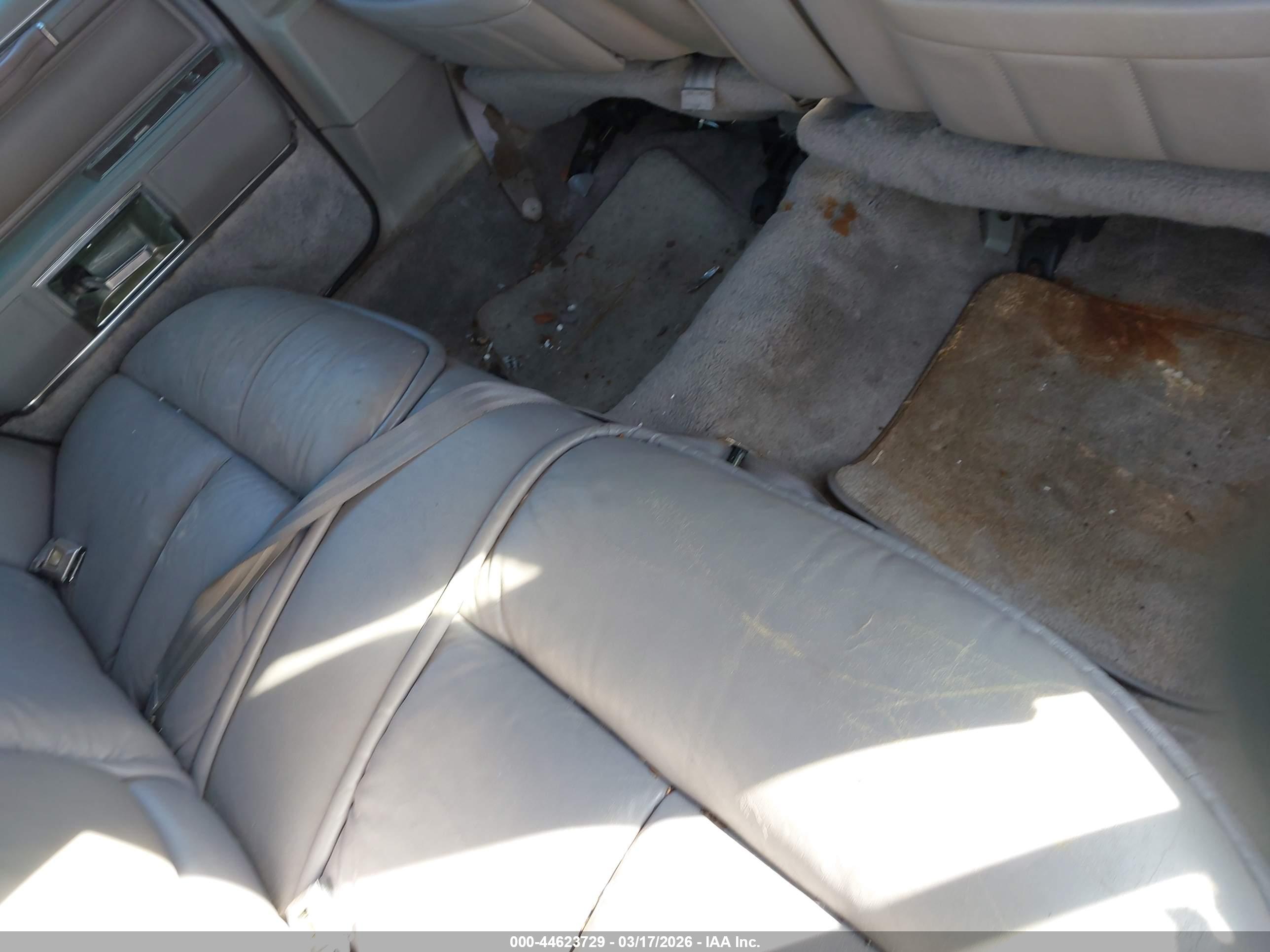 LINCOLN TOWN image 8