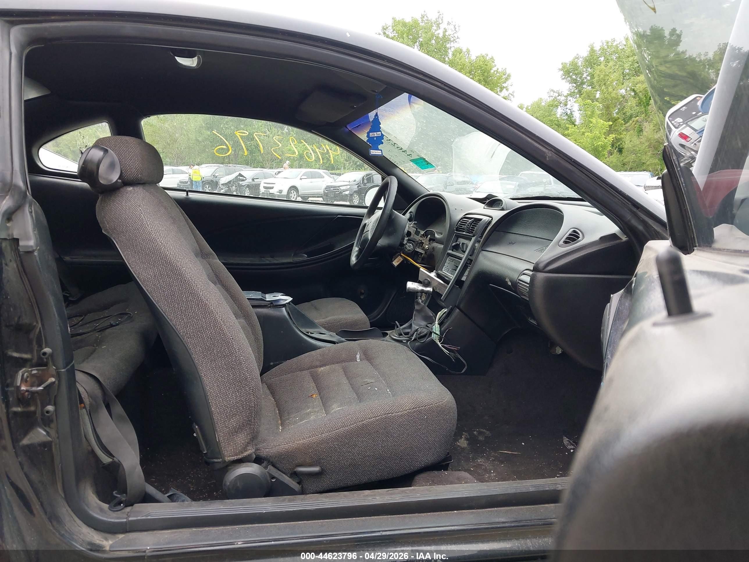 FORD MUSTANG image 5