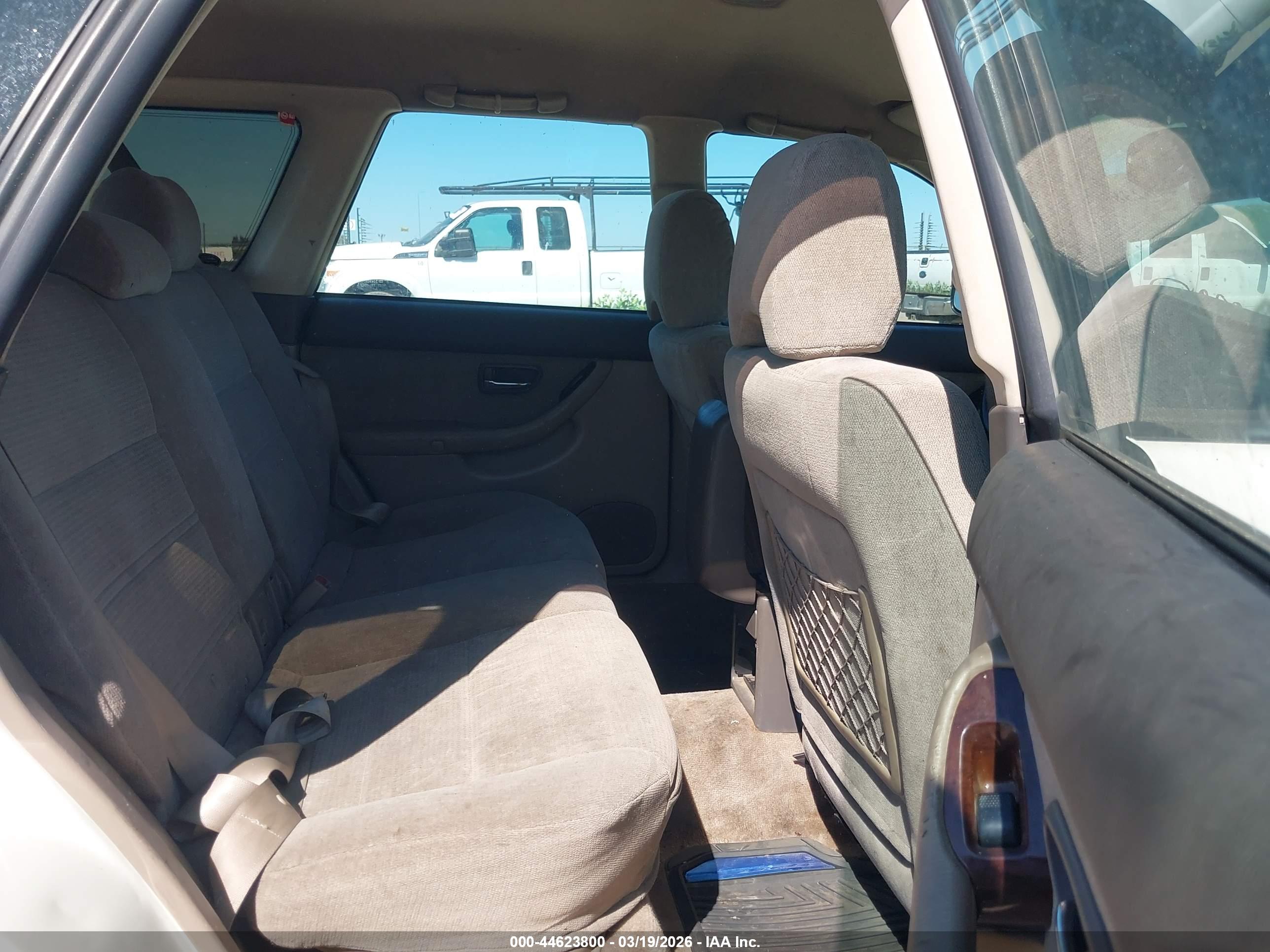 SUBARU OUTBACK image 8