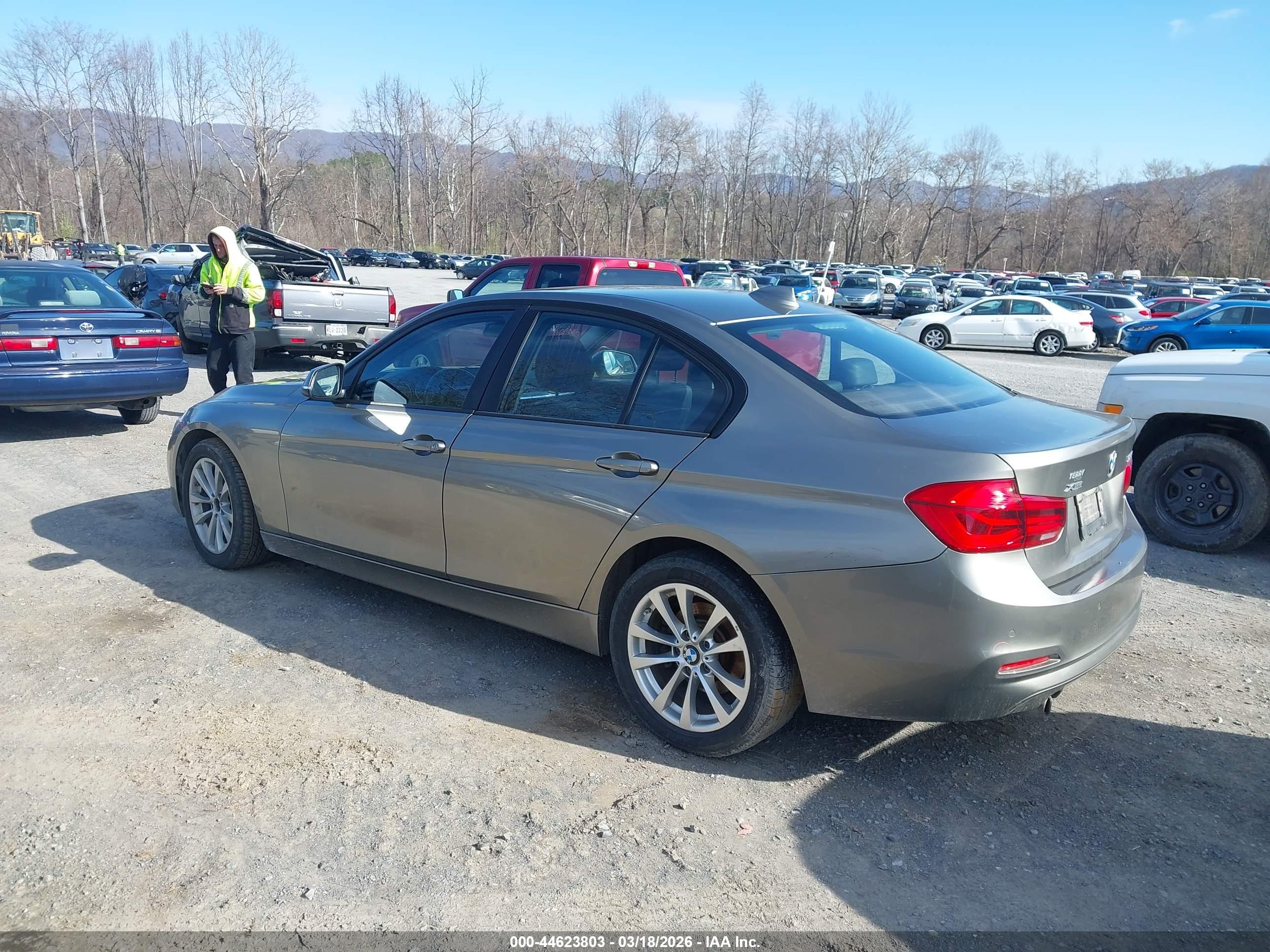 BMW 320I image 3