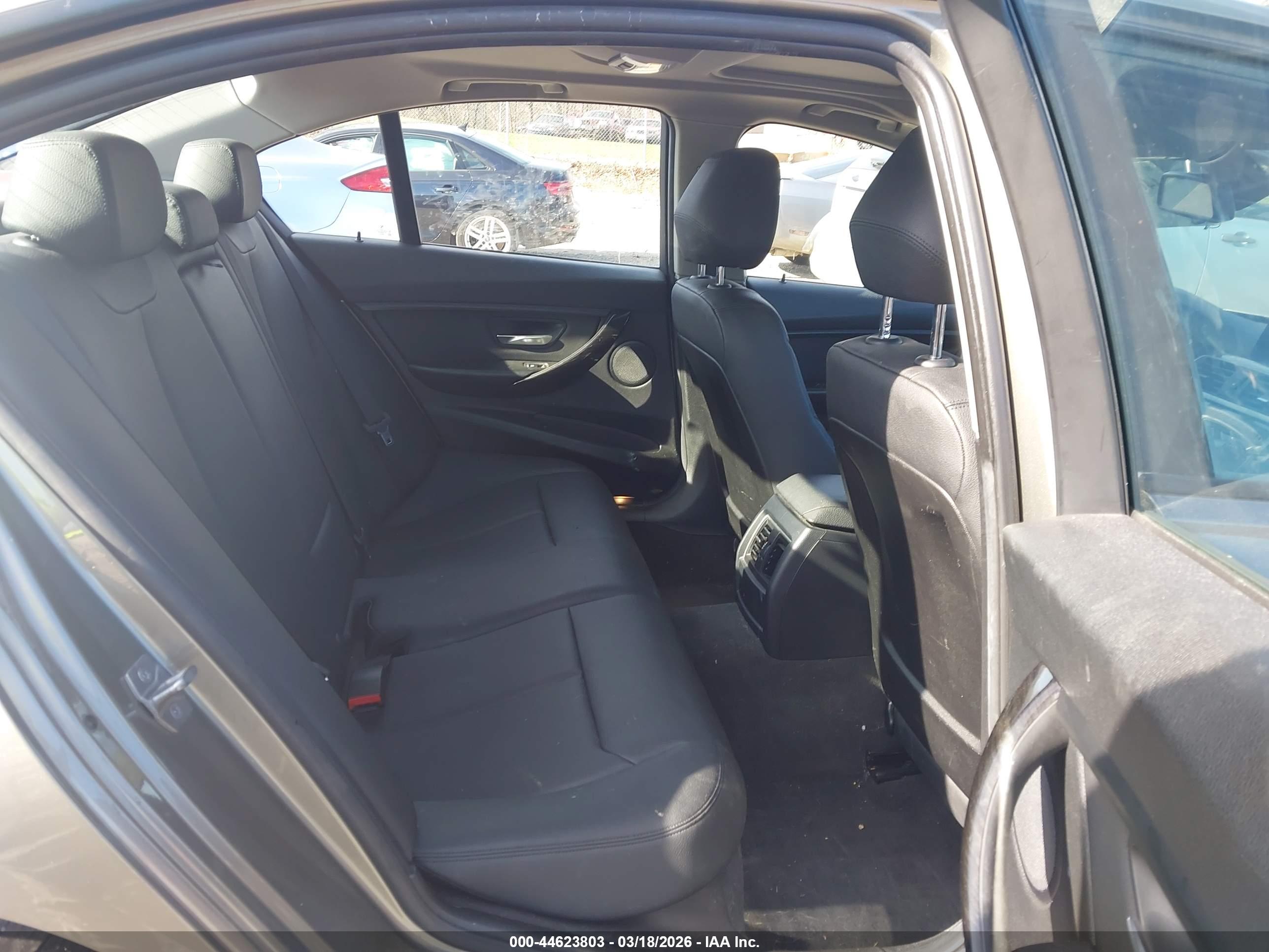 BMW 320I image 8