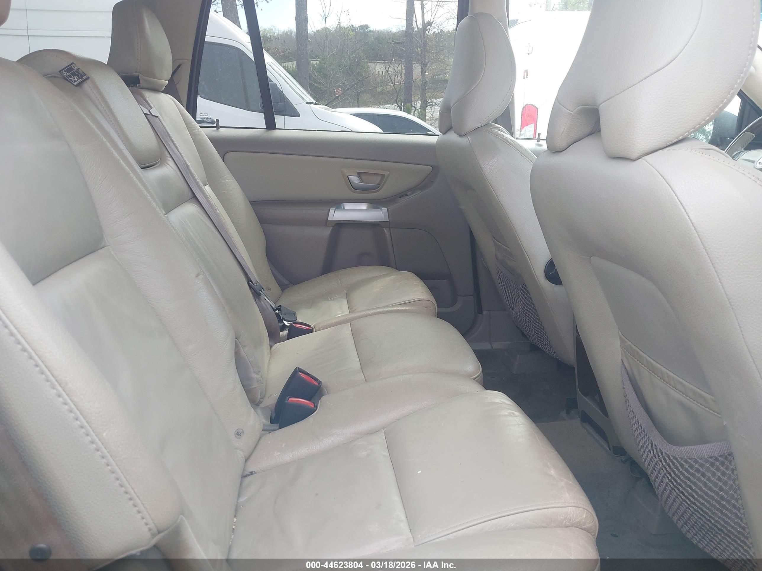 VOLVO XC90 image 8
