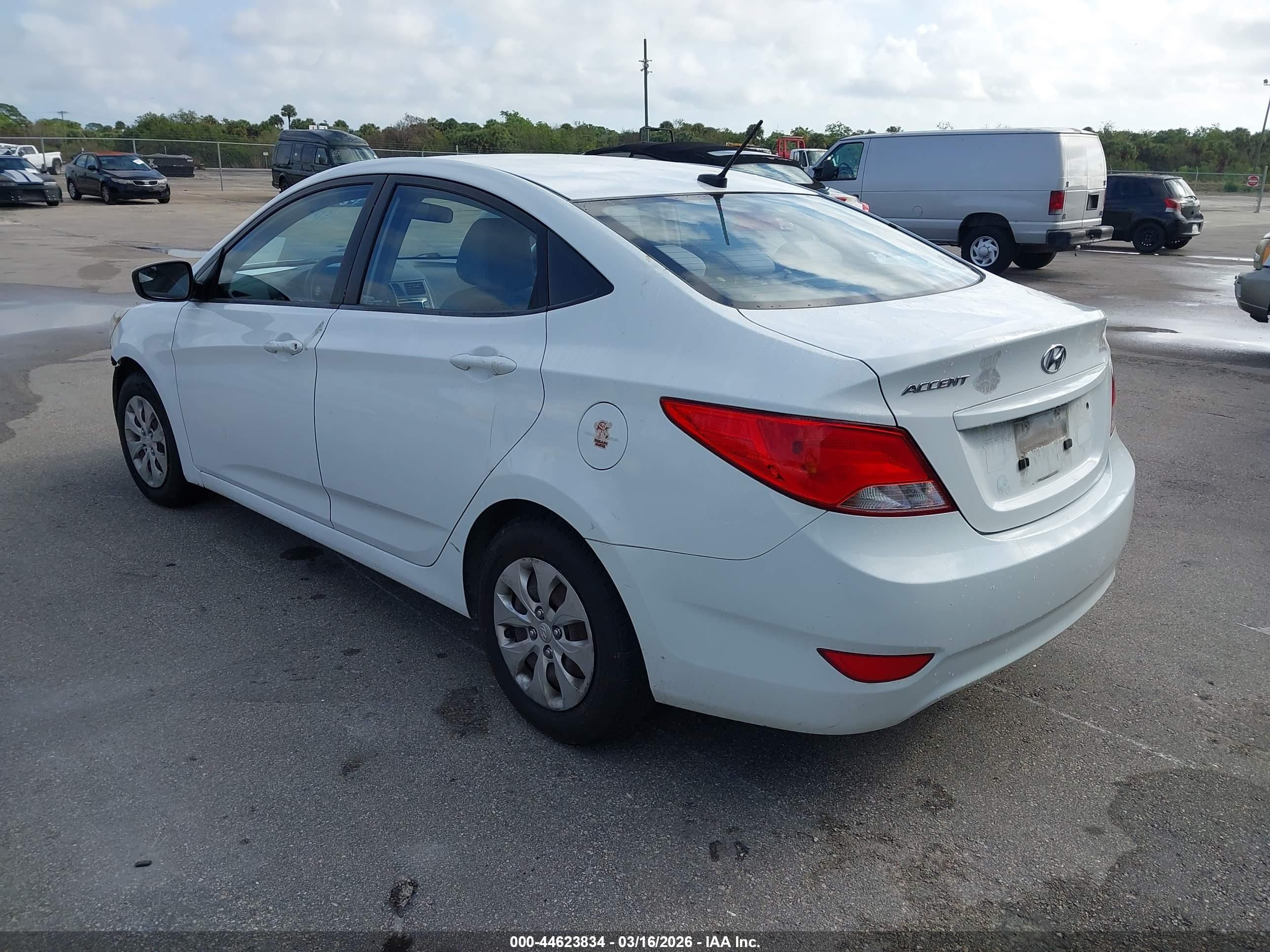 HYUNDAI ACCENT image 3