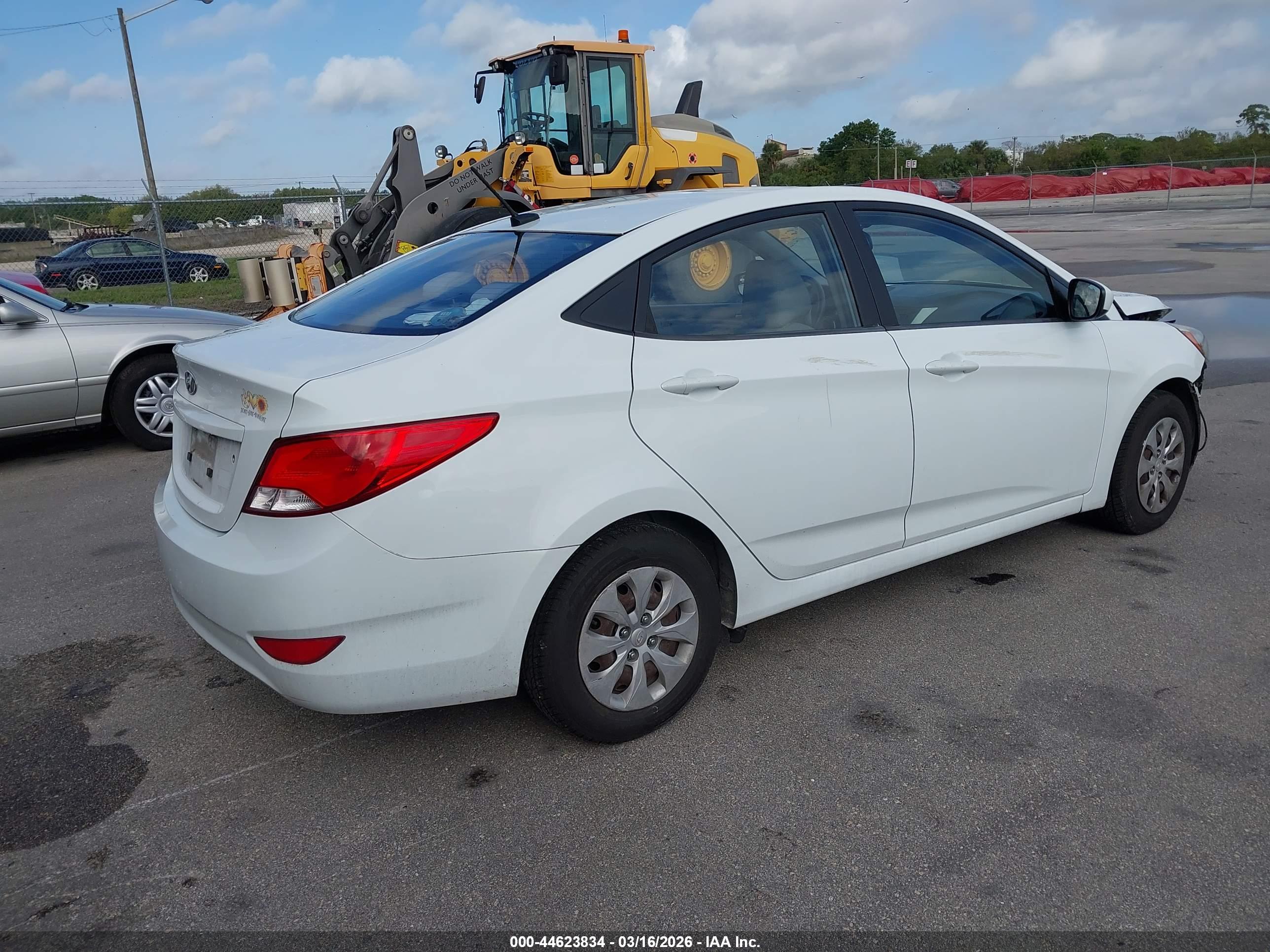 HYUNDAI ACCENT image 4