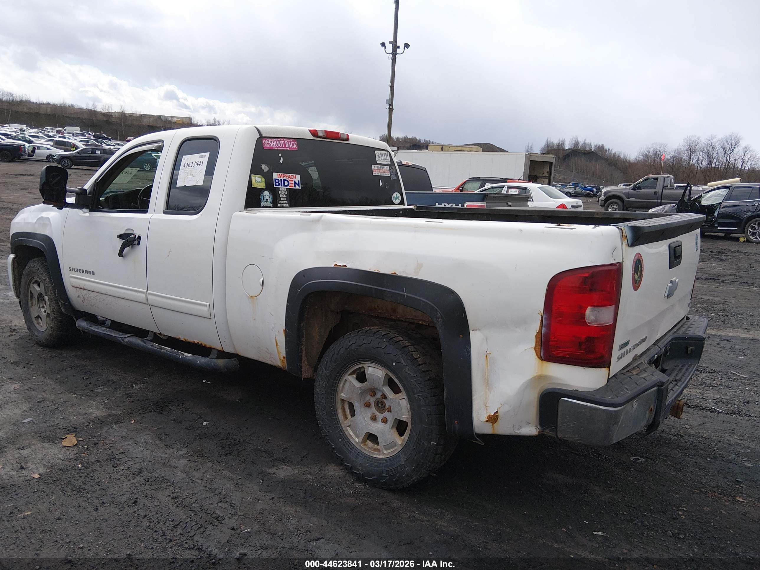 CHEVROLET SILVERADO image 3