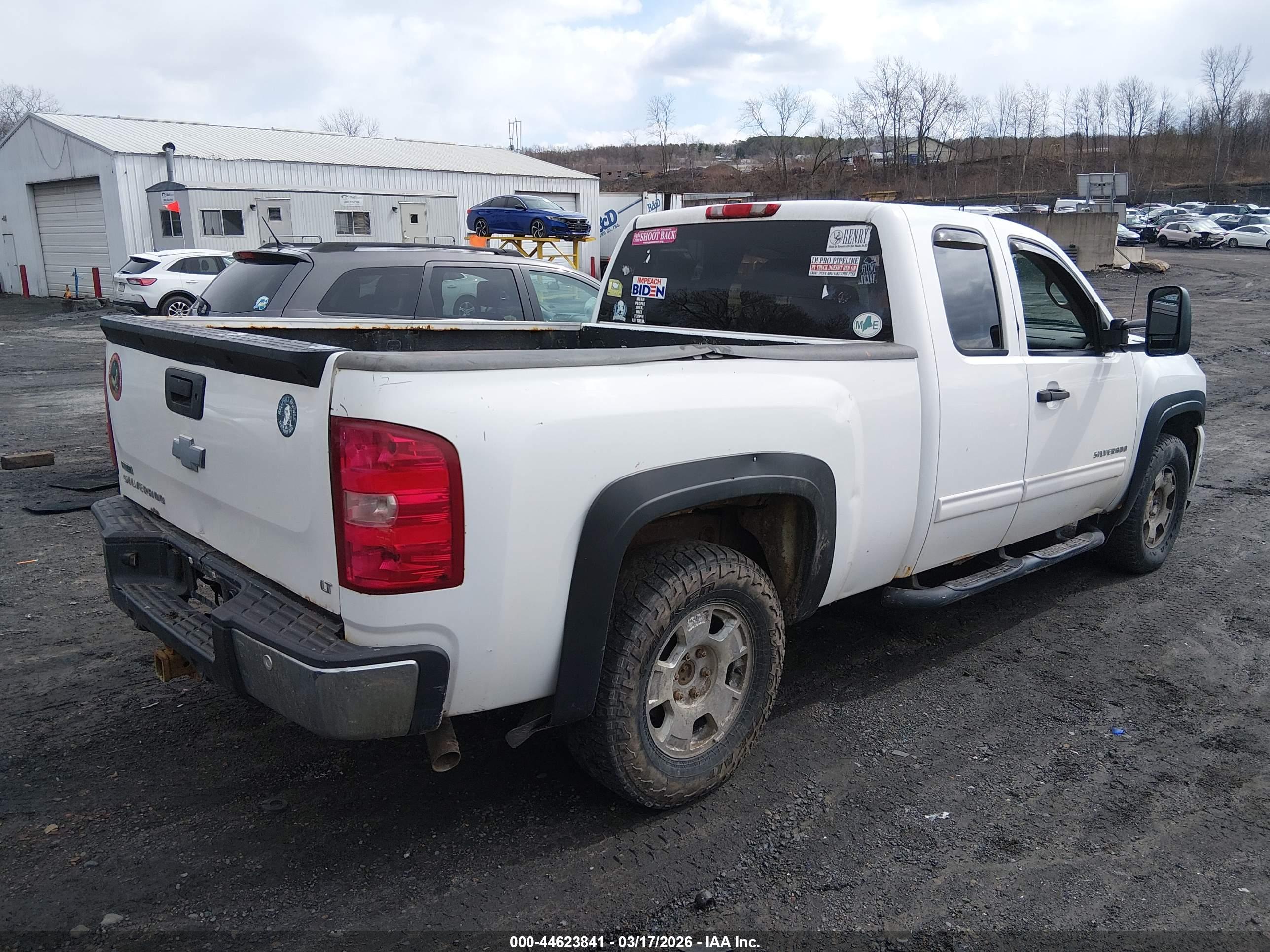 CHEVROLET SILVERADO image 4