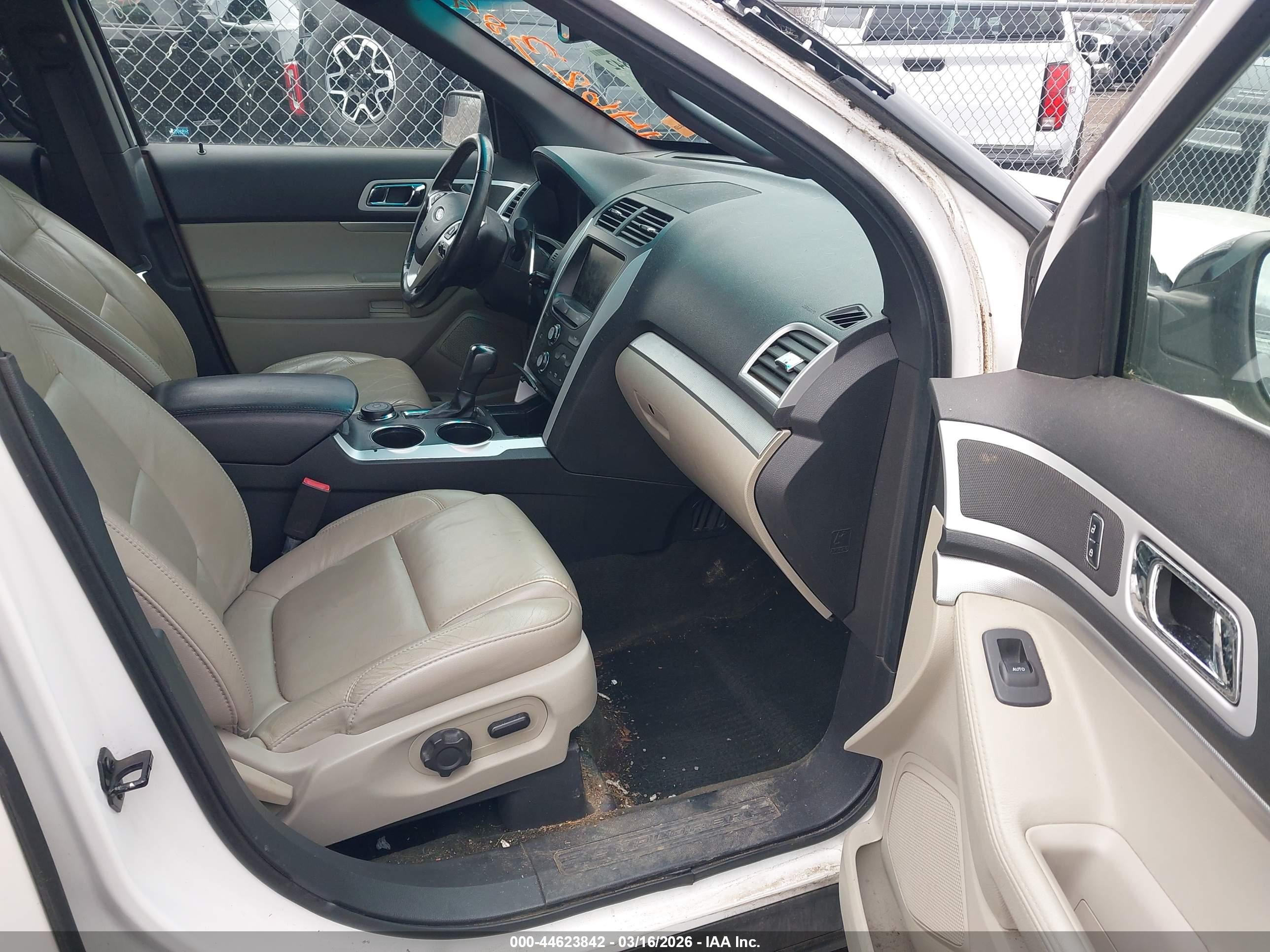 FORD EXPLORER image 5
