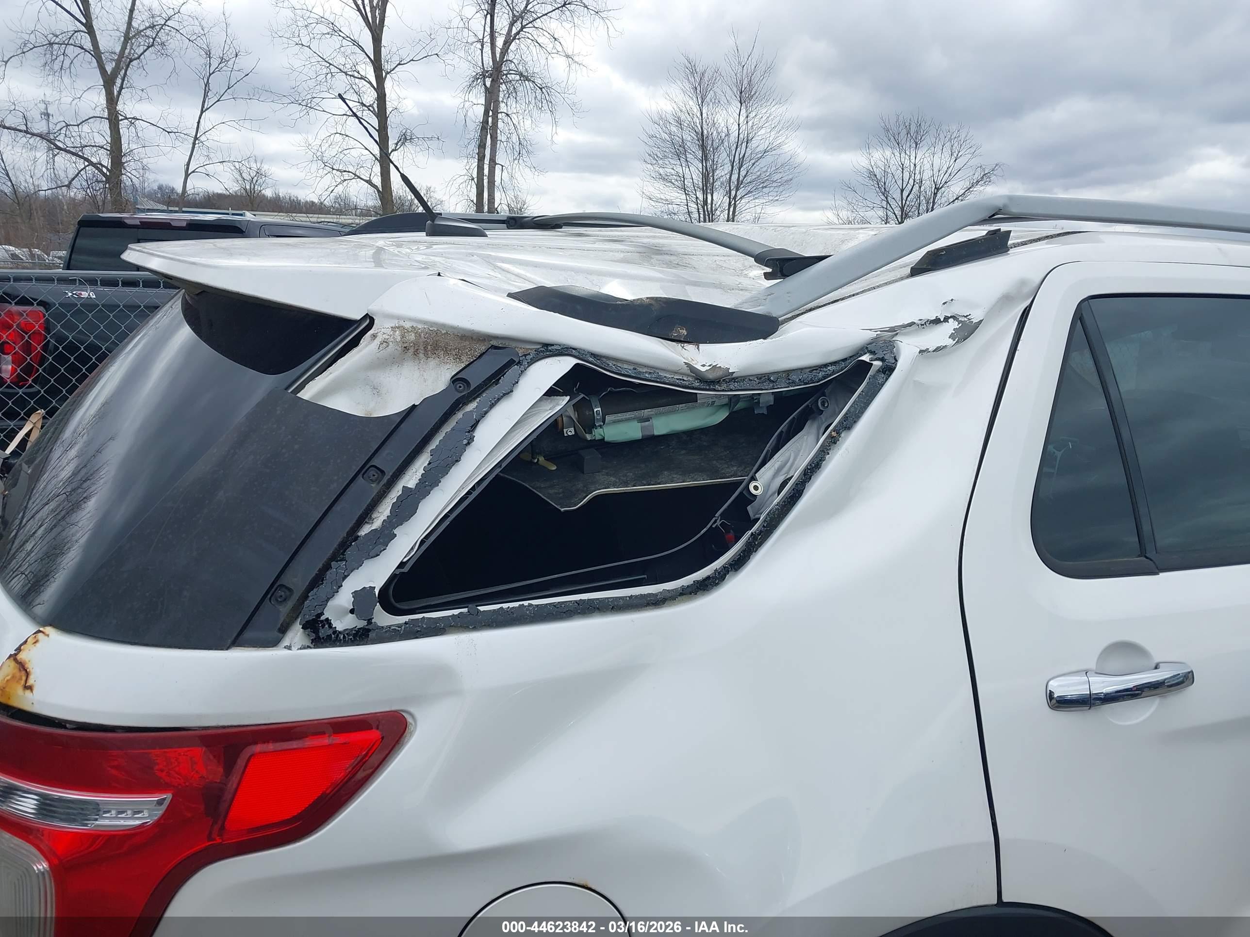 FORD EXPLORER image 6