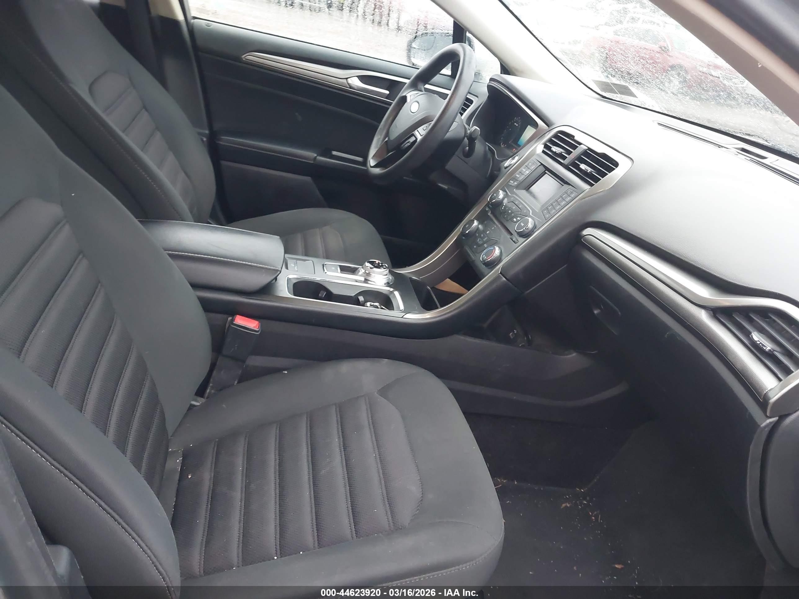 FORD FUSION image 5