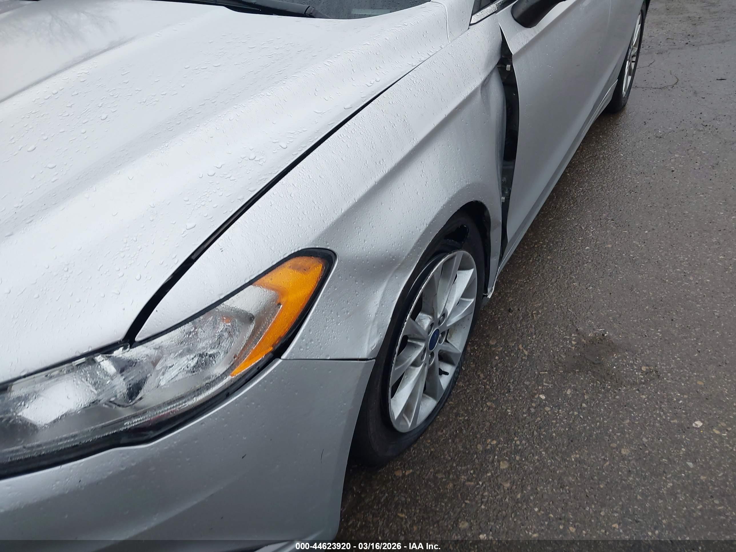 FORD FUSION image 6