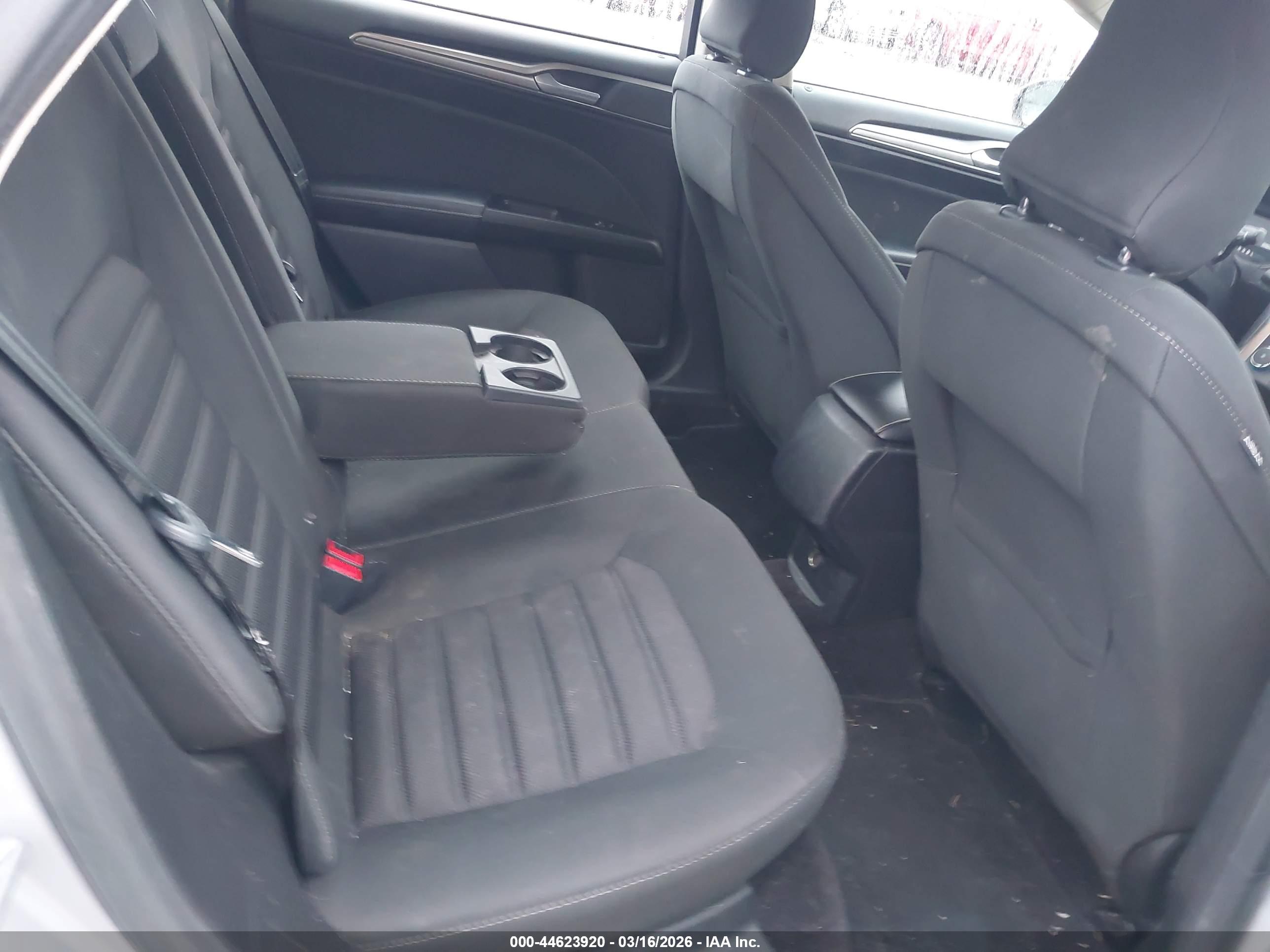 FORD FUSION image 8