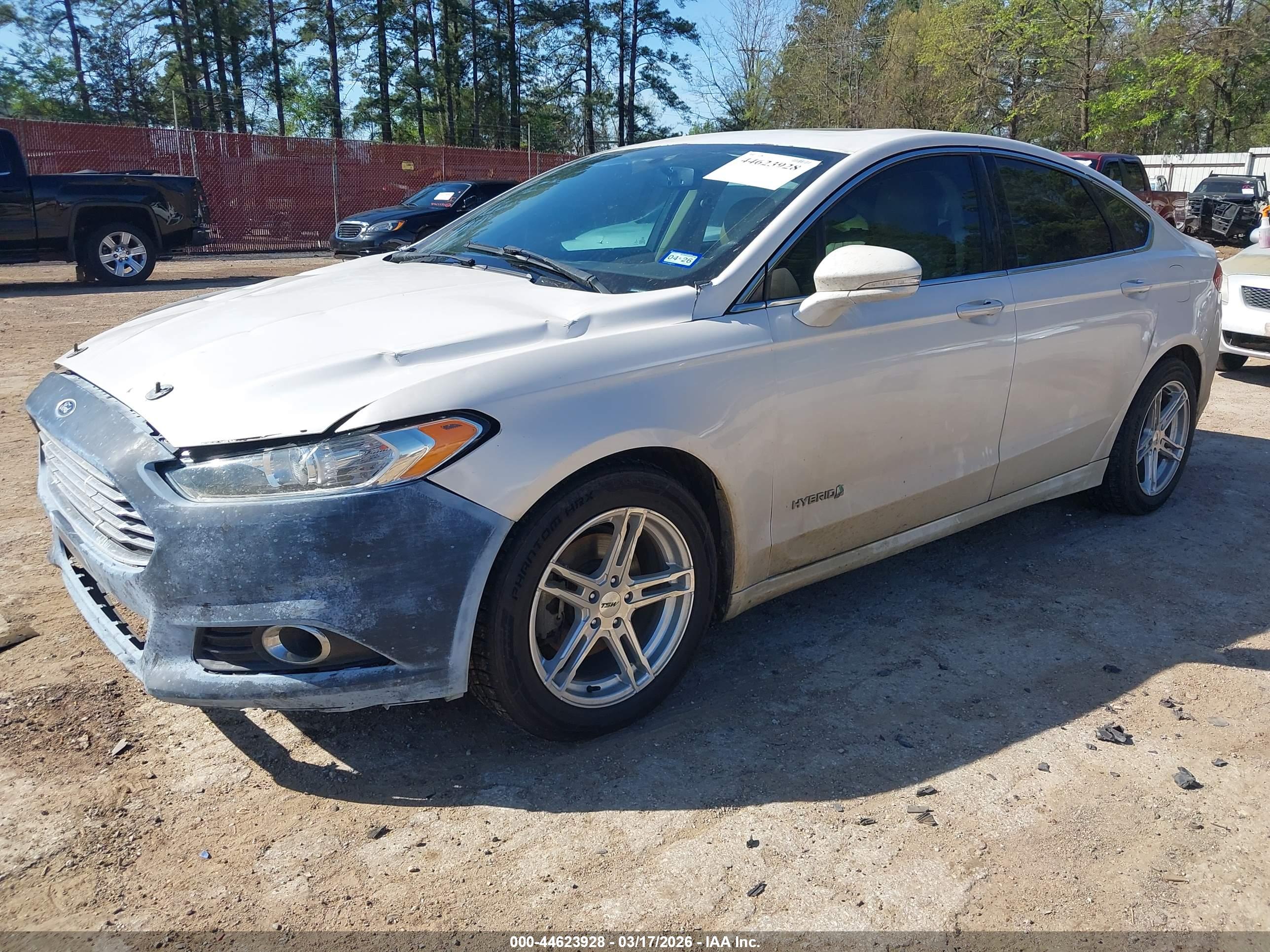 FORD FUSION image 2