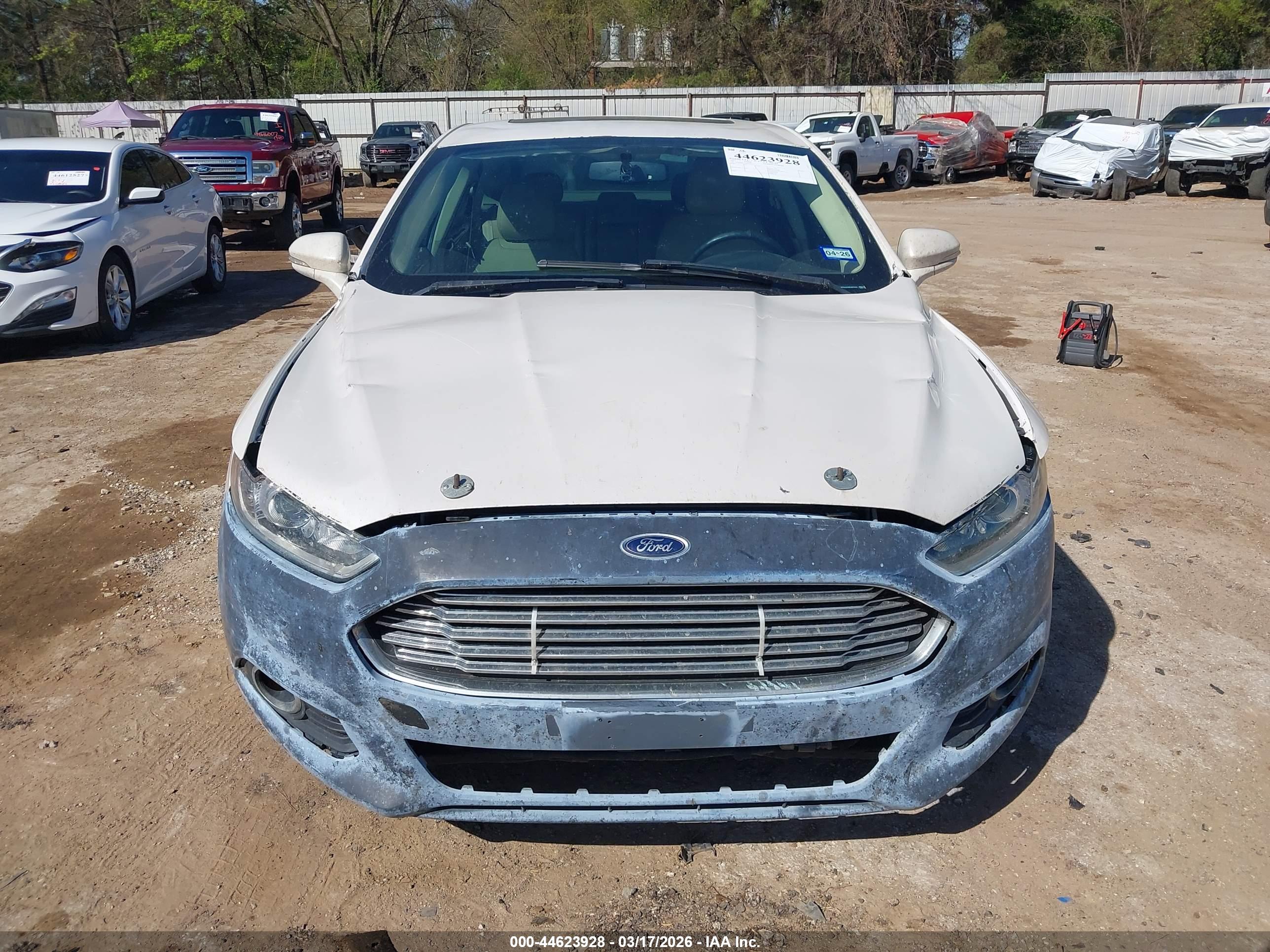 FORD FUSION image 6